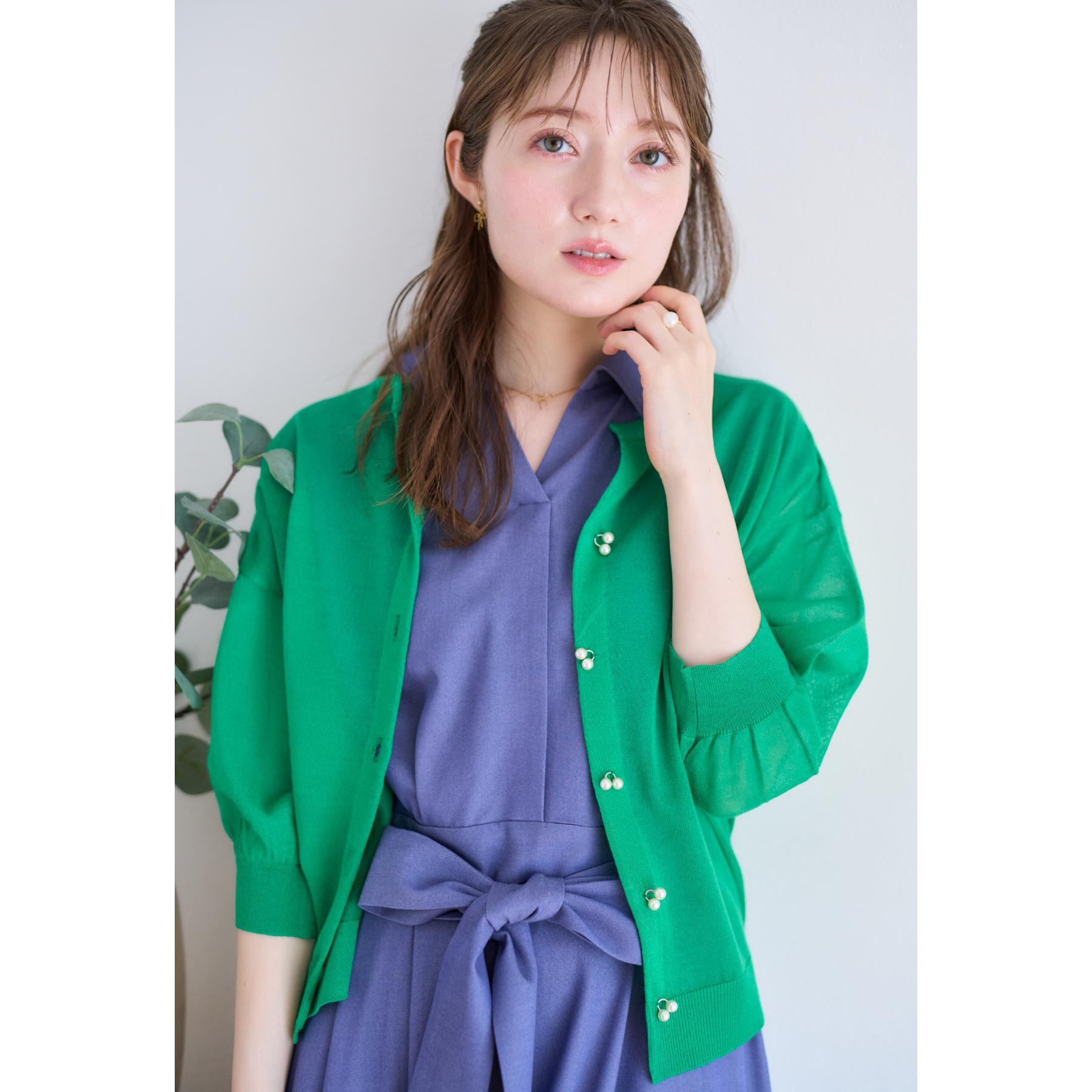 Couture broach「【前後2WAY・二の腕カバー】ダブルパール調釦5分袖シアーカーディガントップス」|カーディガン|