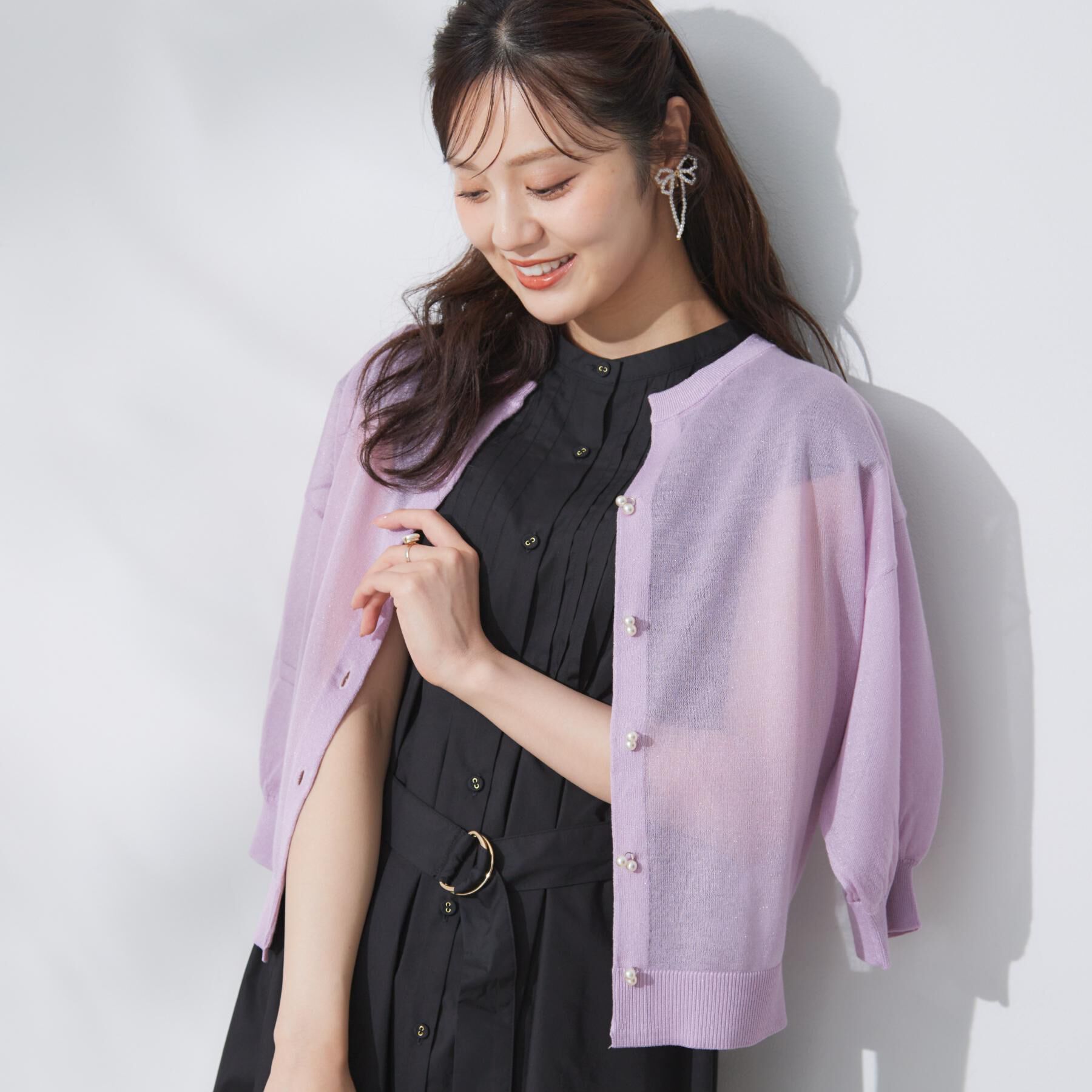 Couture broach「【前後2WAY・二の腕カバー】ダブルパール調釦5分袖シアーカーディガントップス」|カーディガン|