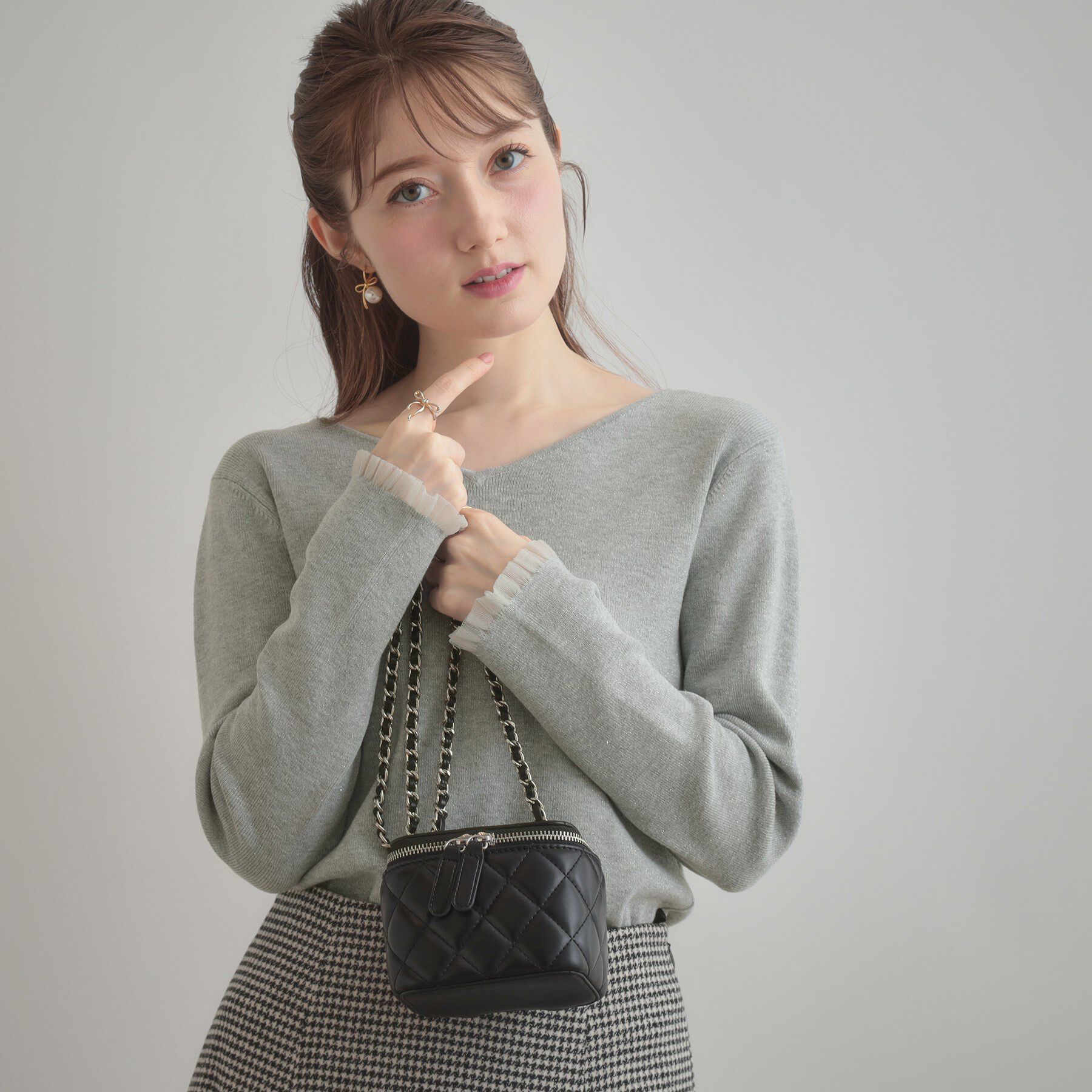 Couture broach「【大人可愛い・リボン取り外し可】前後2WAYラメリブ シアープチフリルニット」|ニット・セーター|