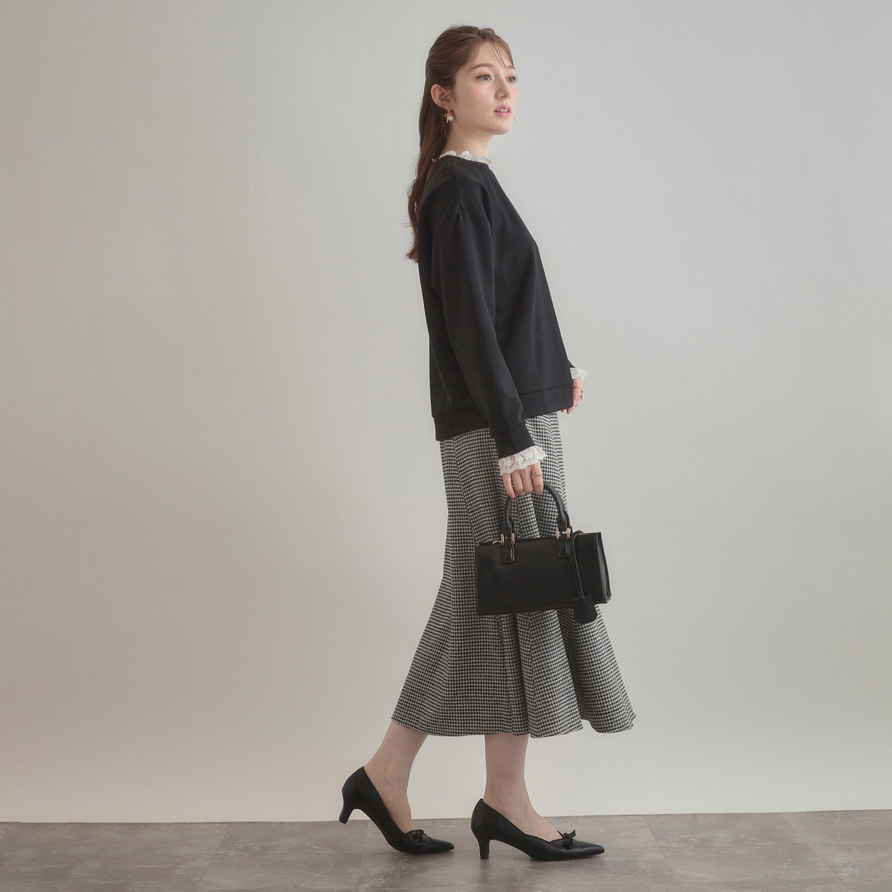 Couture broach「【大人可愛い・きれいめ】フリルデザインダンボールプルオーバー」|Tシャツ・カットソー|