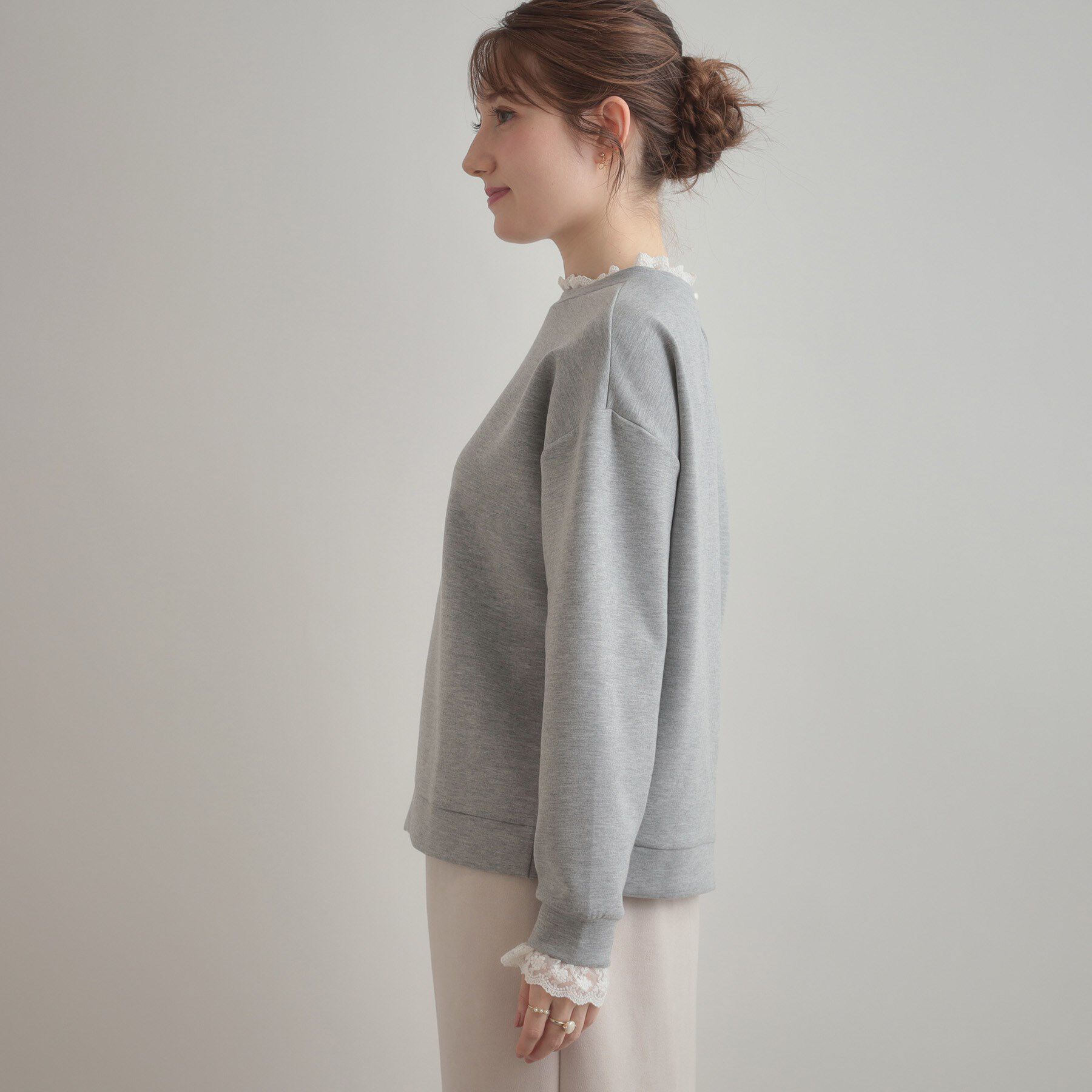 Couture broach「【大人可愛い・きれいめ】フリルデザインダンボールプルオーバー」|Tシャツ・カットソー|