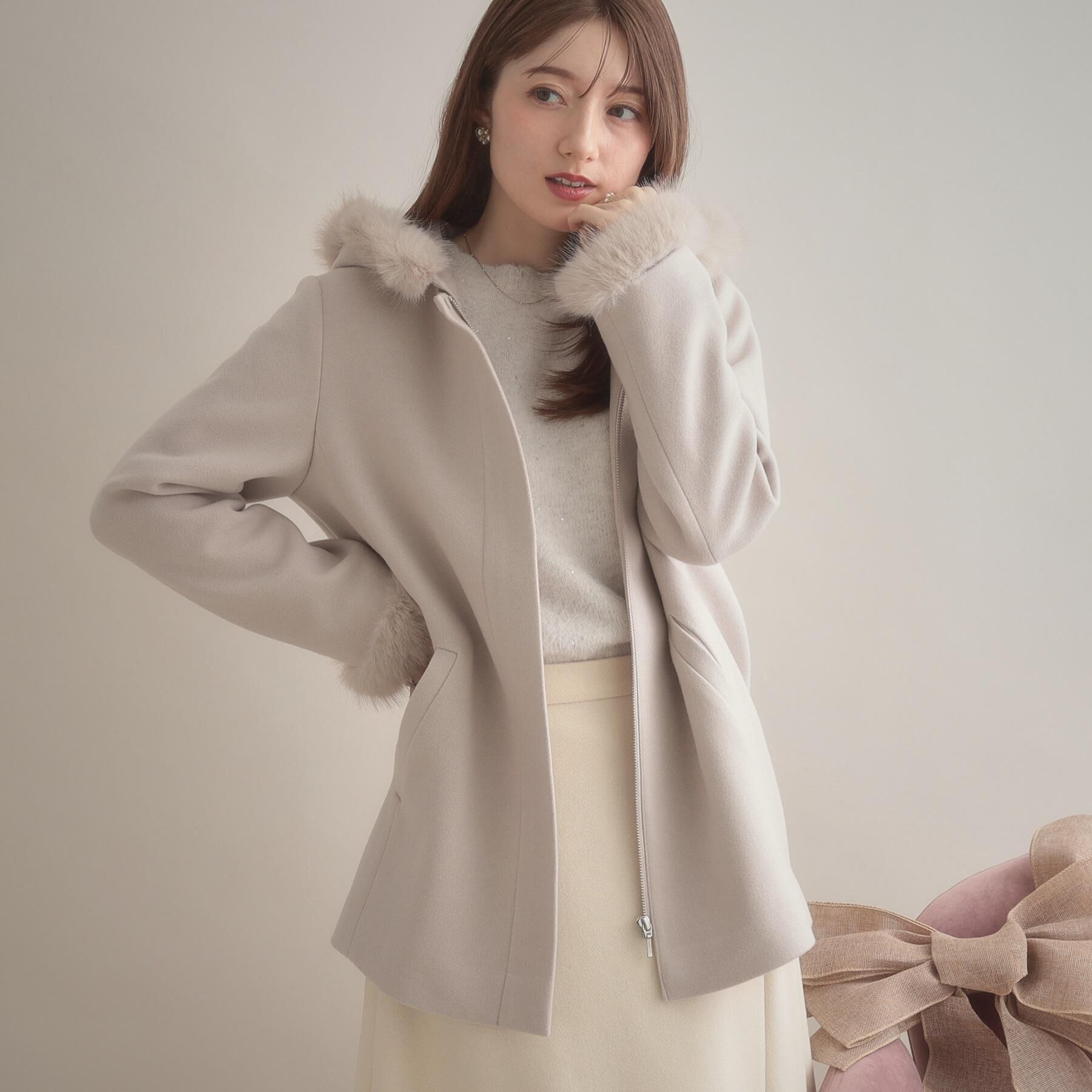 Couture broach「【大人可愛い・フード取り外し可能】フードフェイクファー ハーフ丈コート」|その他|