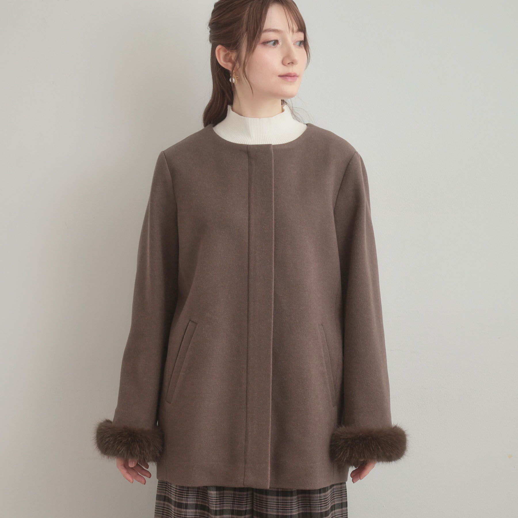 Couture broach「【大人可愛い・フード取り外し可能】フードフェイクファー ハーフ丈コート」|その他|