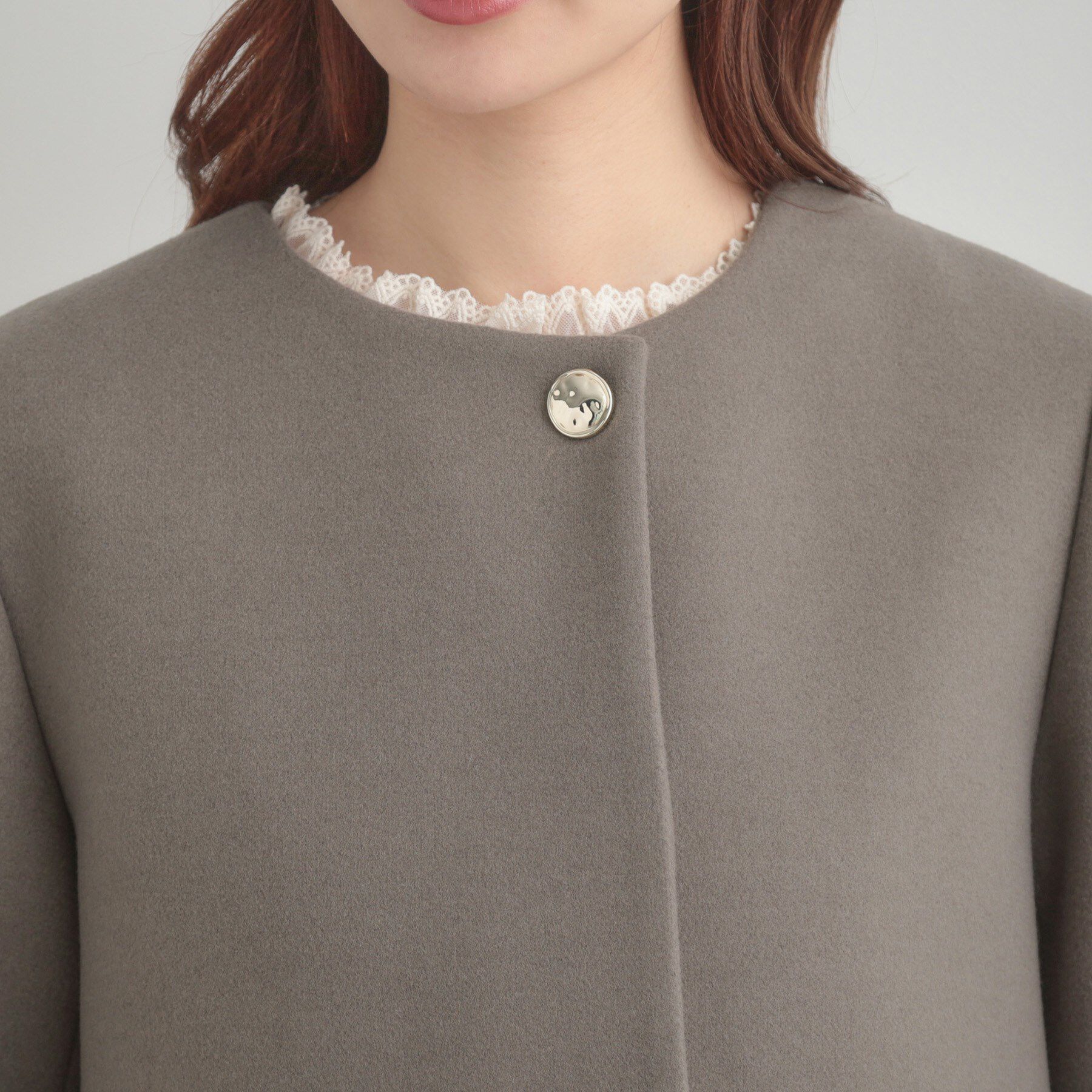 Couture broach「【大人レディ・フェイクファー取り外し可能】ケープ風ショートコート」|ノーカラーコート|