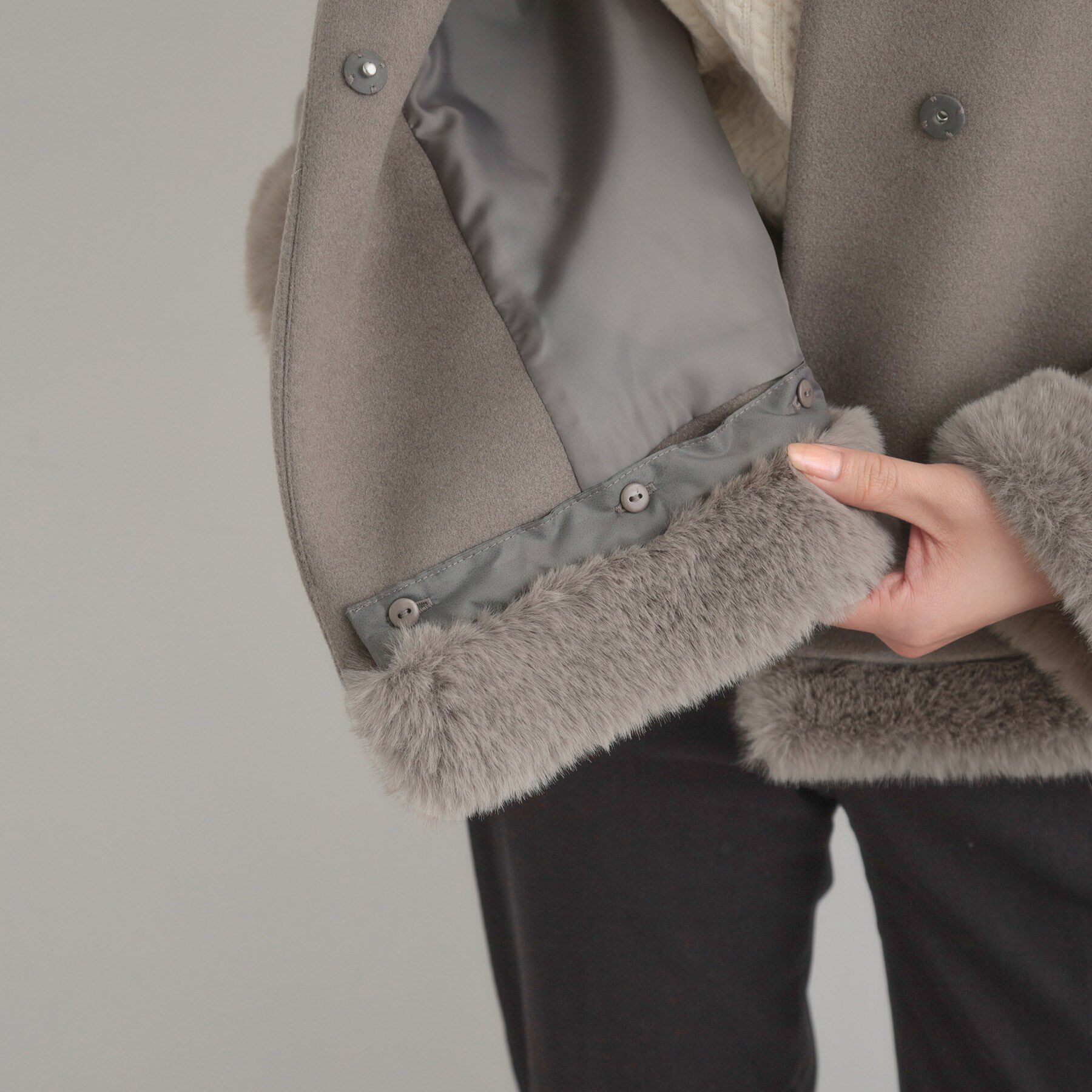 Couture broach「【大人レディ・フェイクファー取り外し可能】ケープ風ショートコート」|ノーカラーコート|