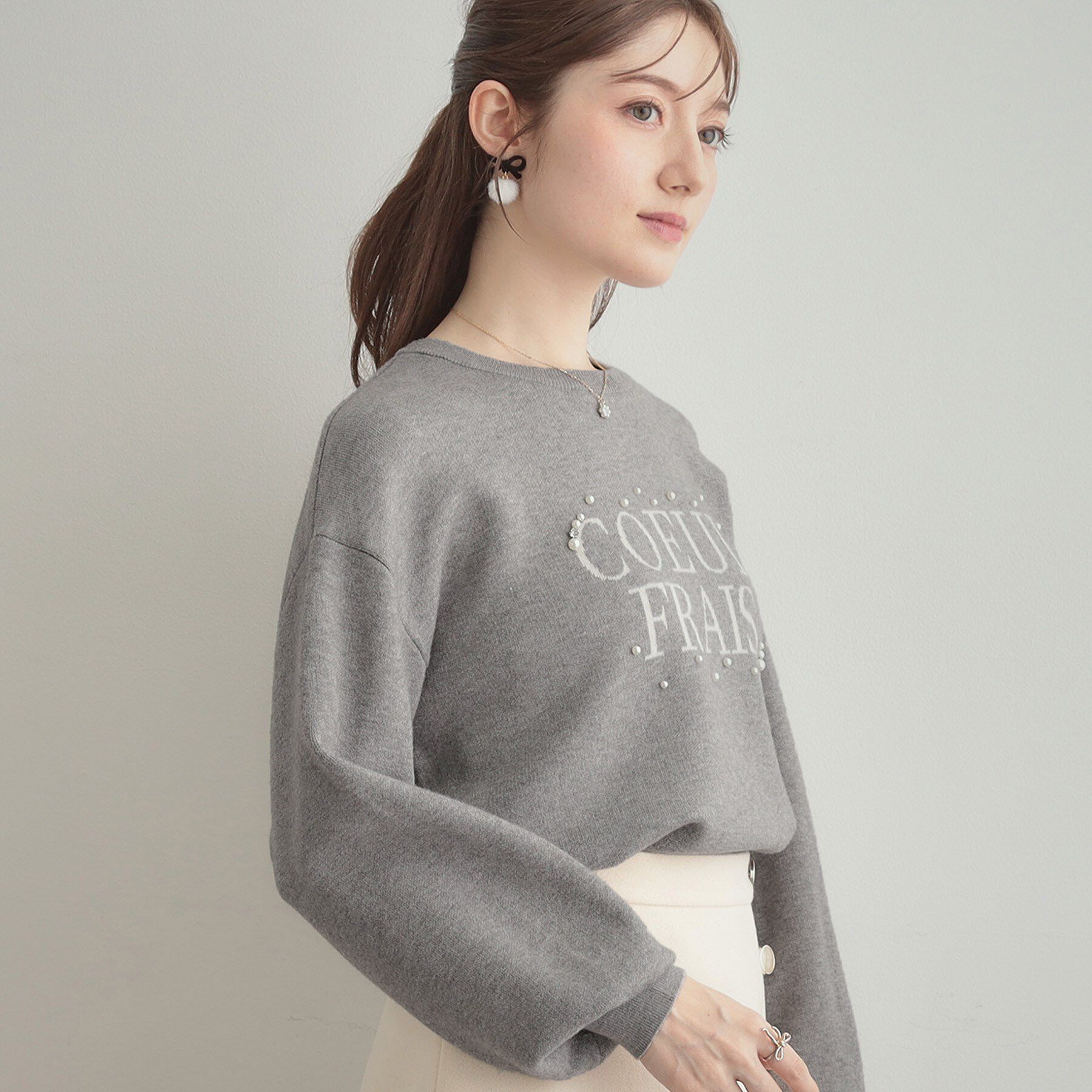 Couture broach「【パール調・ビジューデザイン】華やかロゴニット」|ニット・セーター|