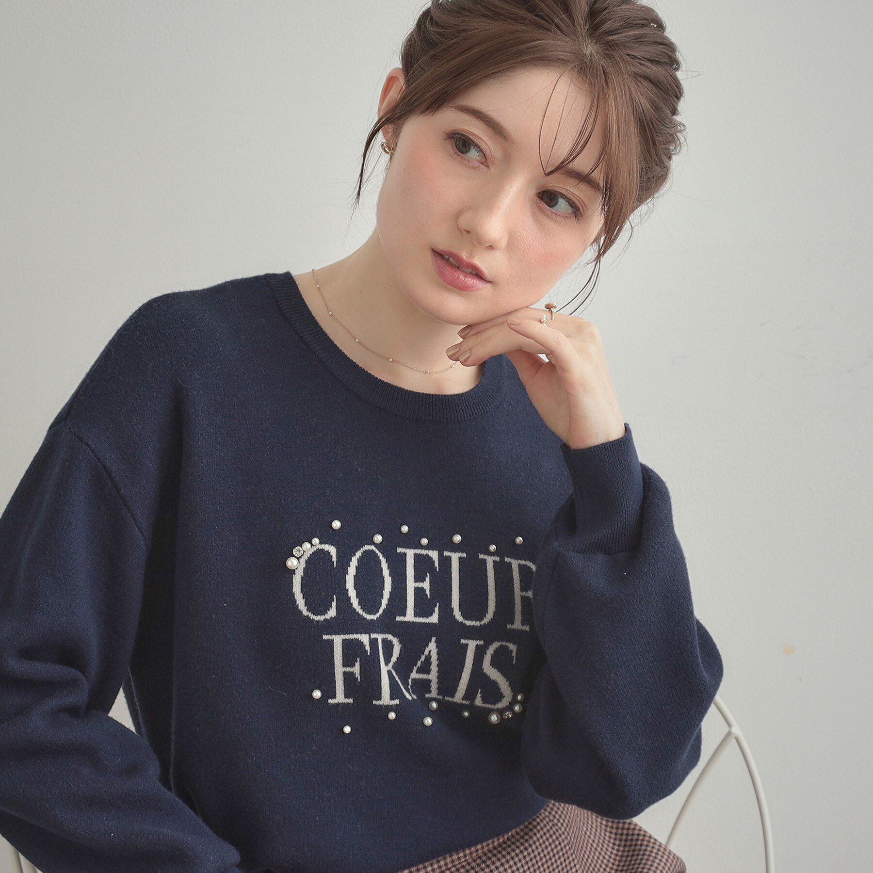 Couture broach「【パール調・ビジューデザイン】華やかロゴニット」|ニット・セーター|