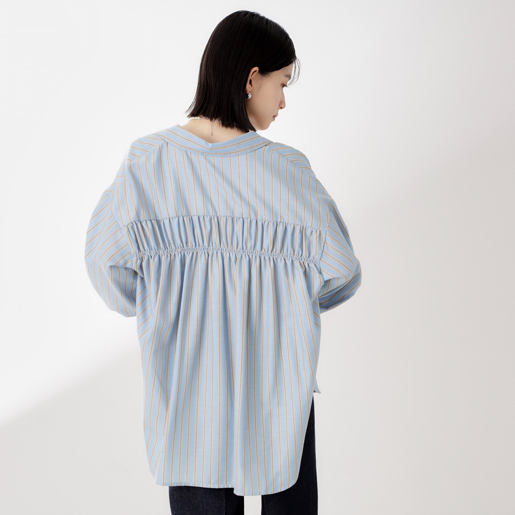 THE SHOP TK「【後ろ姿もサマになる】ストライプ バックシャーリングシャツ/体型カバー/洗える」|シャツ・ブラウス|