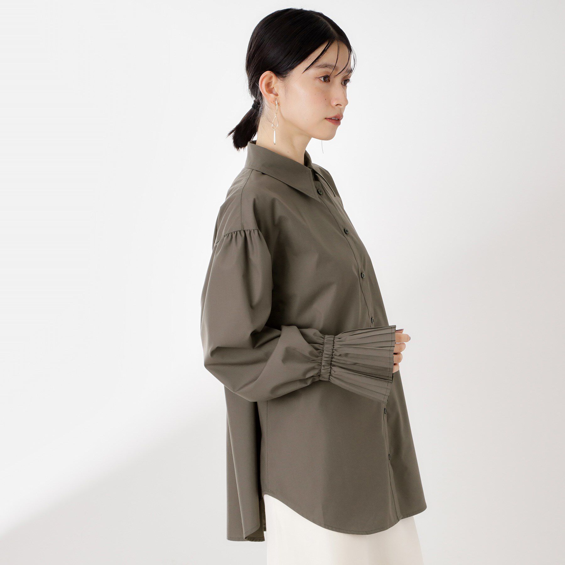 THE SHOP TK「袖プリーツ&バックシャーリングシャツ【体型カバー/洗える】」|シャツ・ブラウス|