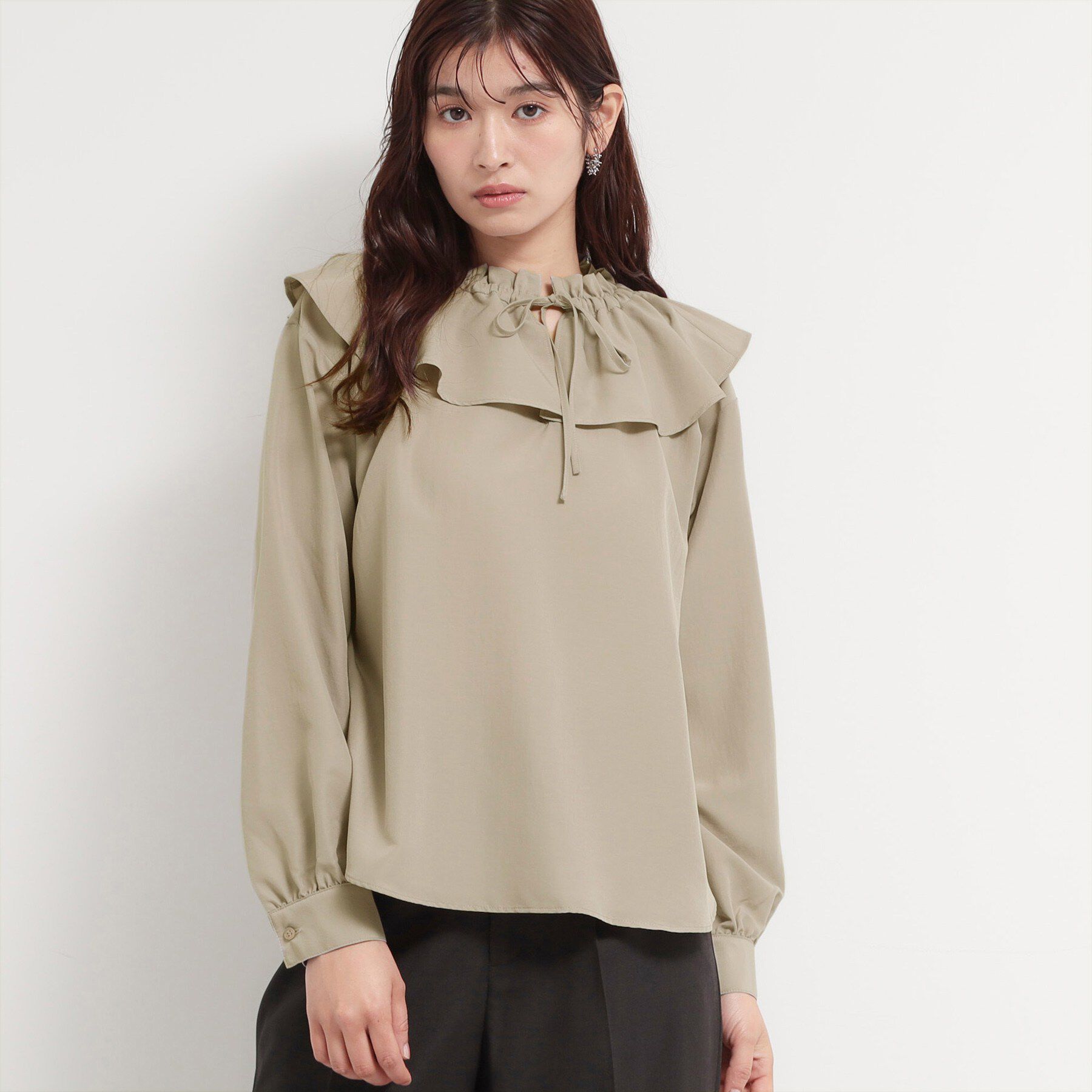 THE SHOP TK「大人のフェミニンカジュアルに エアリーフリルブラウス」|シャツ・ブラウス|ライトベージュ(05
