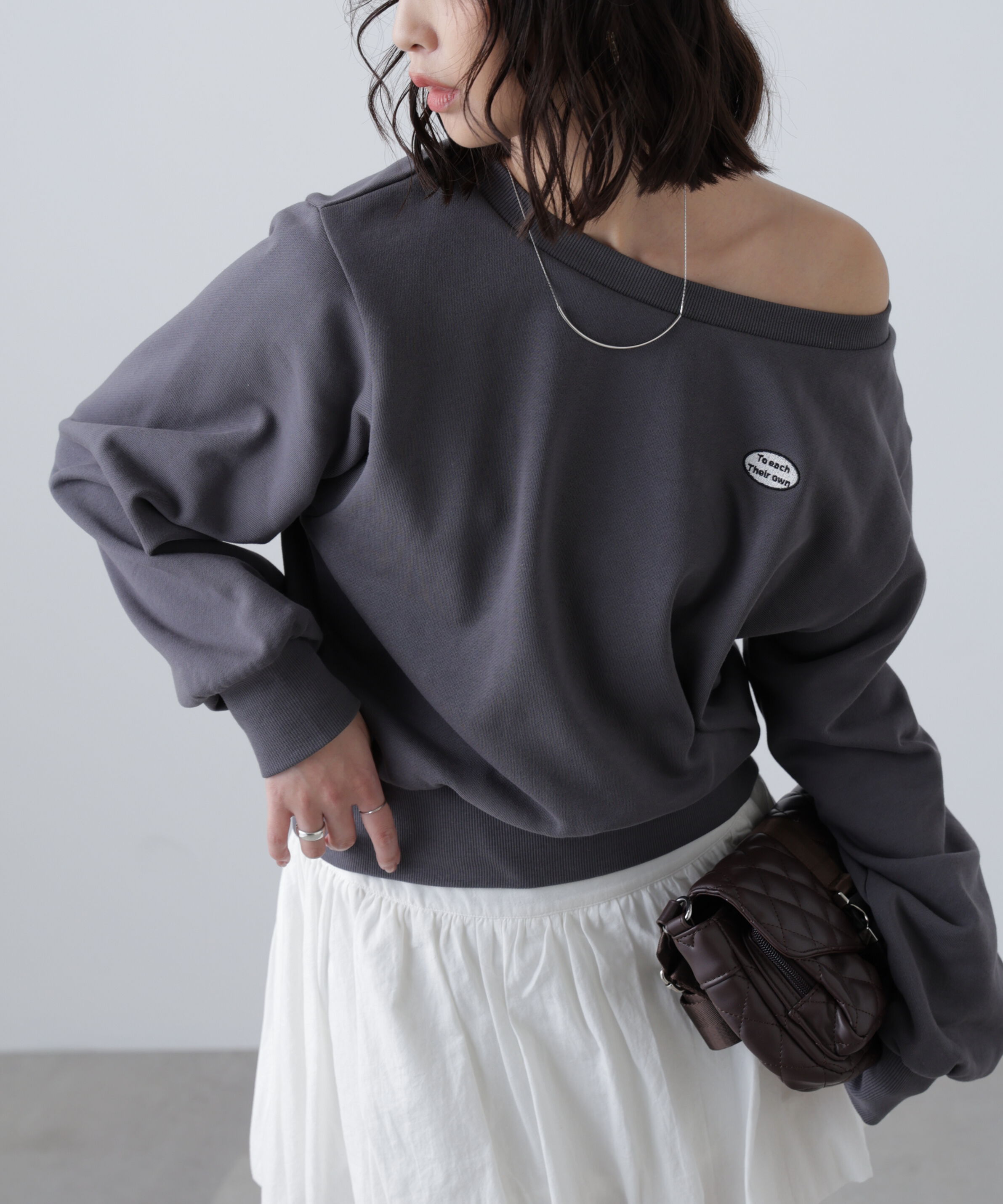  「オフショルワンポイント刺繍スウェット」|Tシャツ・カットソー|スミクロ