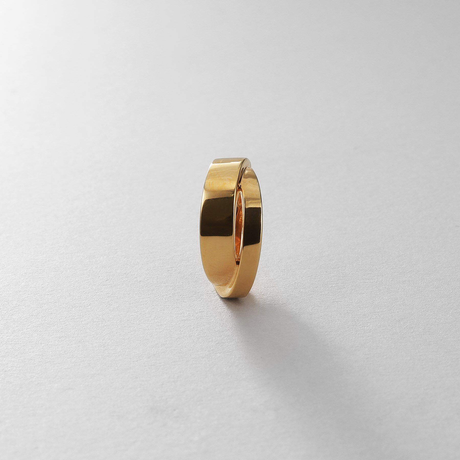 COCOSHNIK ONKITSCH「シルバー フラットオーバルクロスイヤカフ GP」|イヤーカフ|