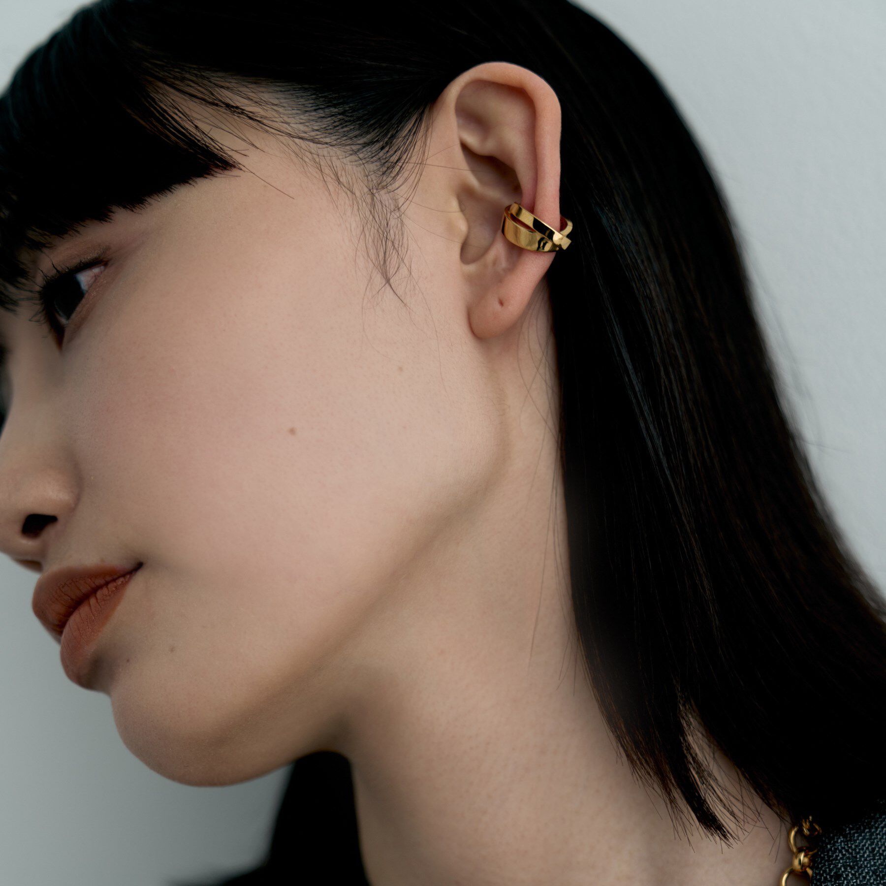 COCOSHNIK ONKITSCH「シルバー フラットオーバルクロスイヤカフ GP」|イヤーカフ|