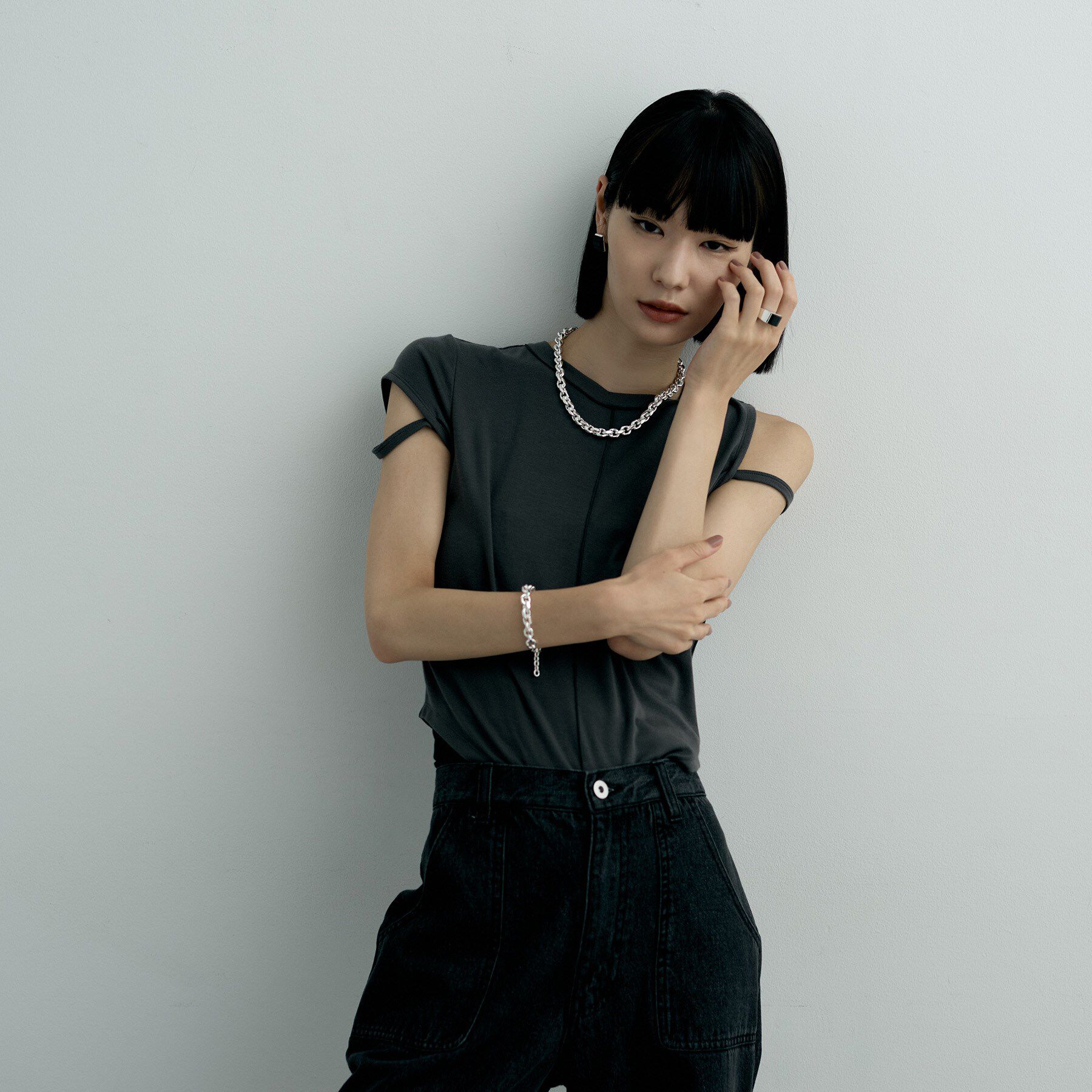 COCOSHNIK ONKITSCH「シルバー オニキス バフトップカットピアス」|ピアス|