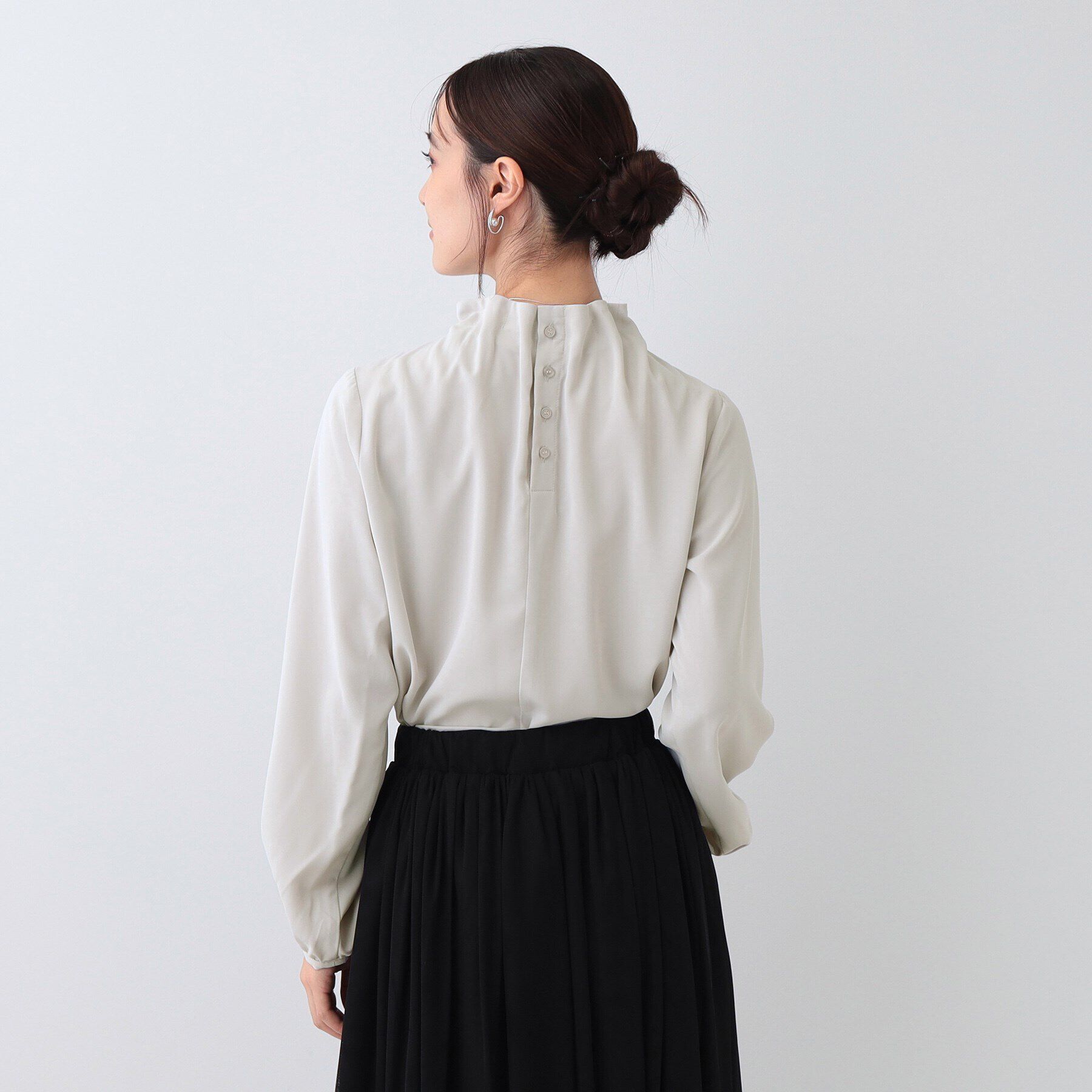 SHOO･LA･RUE「【S-3L/洗える/セレモニー】さらり軽やか フリルスタンドカラーブラウス」|シャツ・ブラウス|