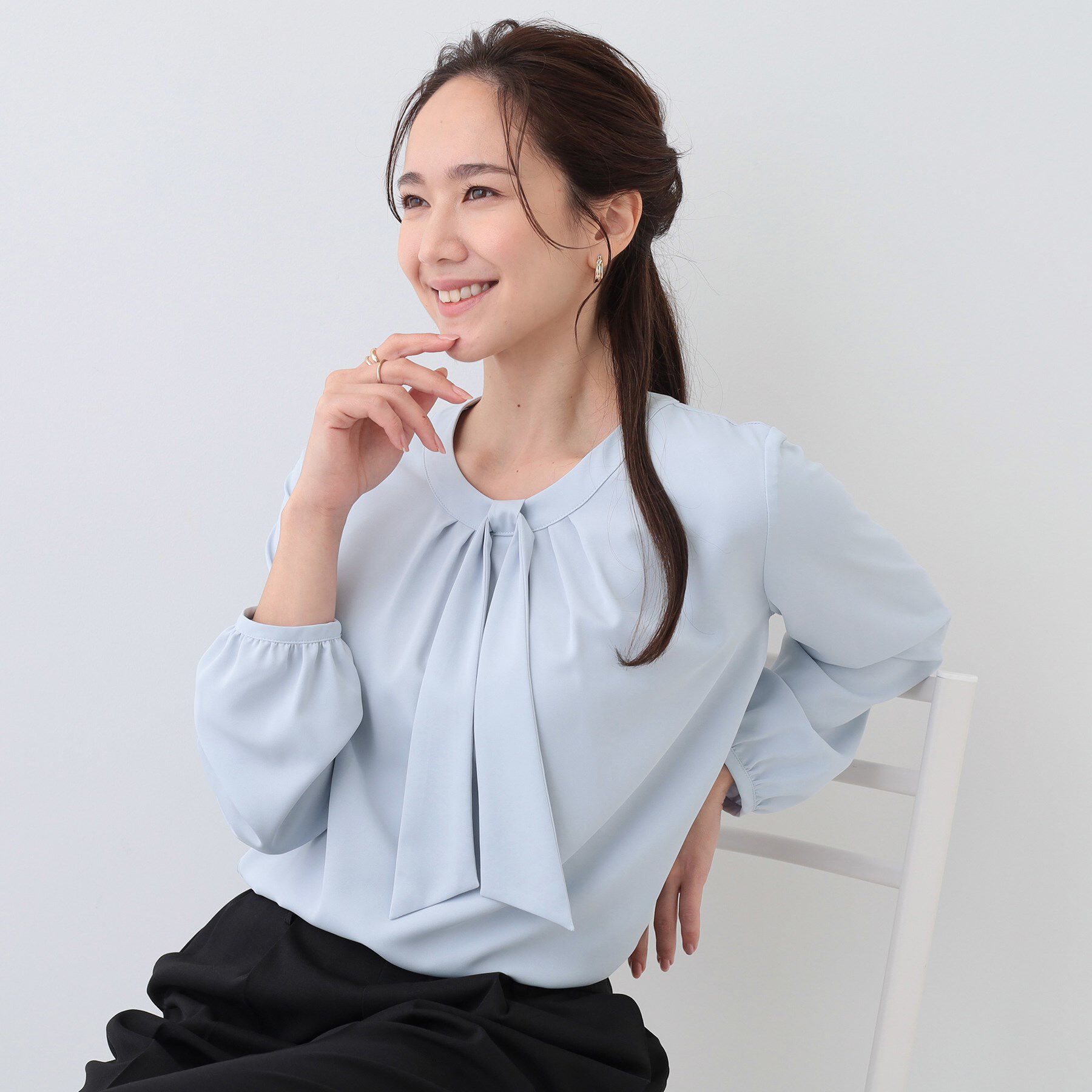 SHOO･LA･RUE「イージーケア ボウタイブラウス」|シャツ・ブラウス|サックスブルー(09