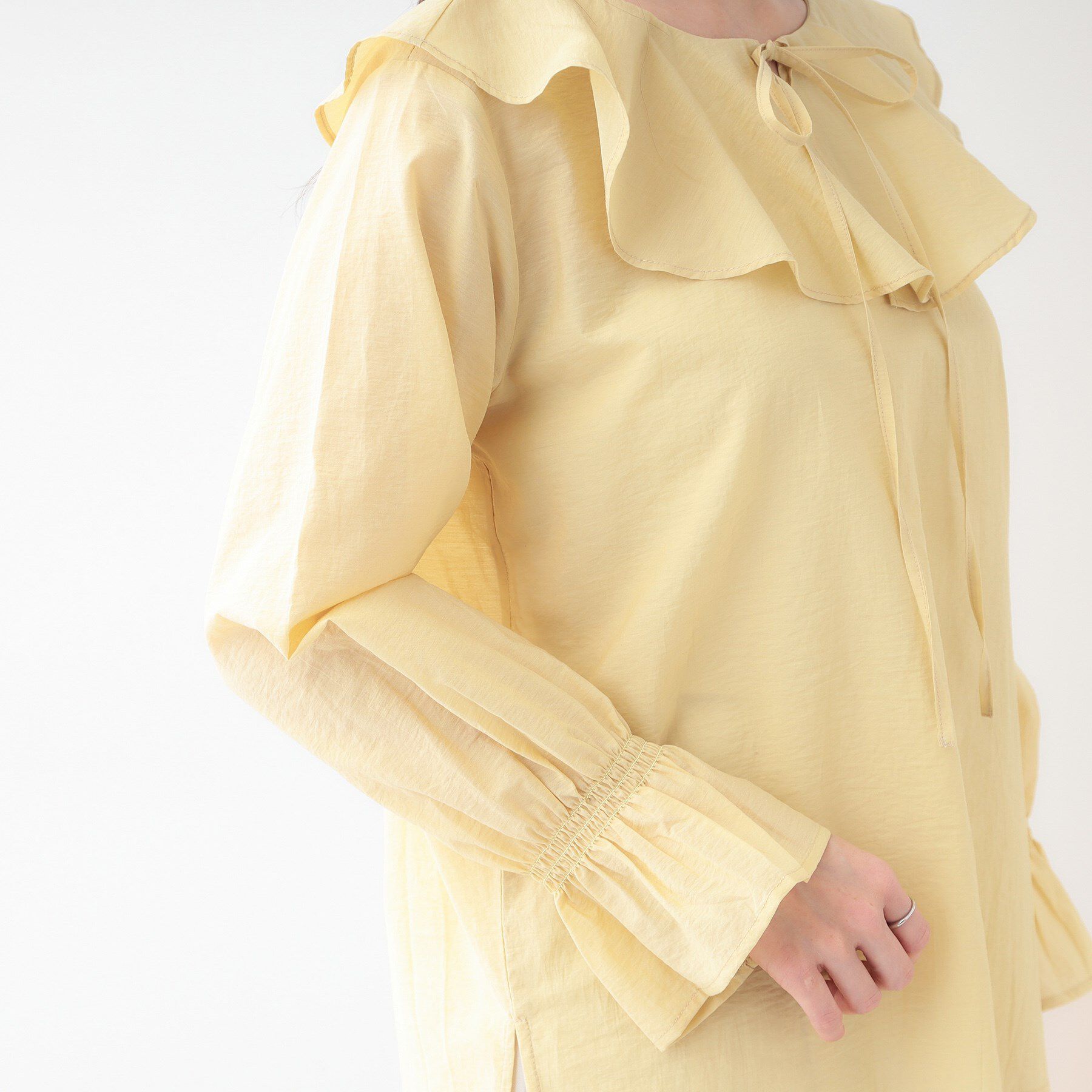 SHOO･LA･RUE「【洗える/S-LL】甘すぎない大人のフリルブラウス」|シャツ・ブラウス|