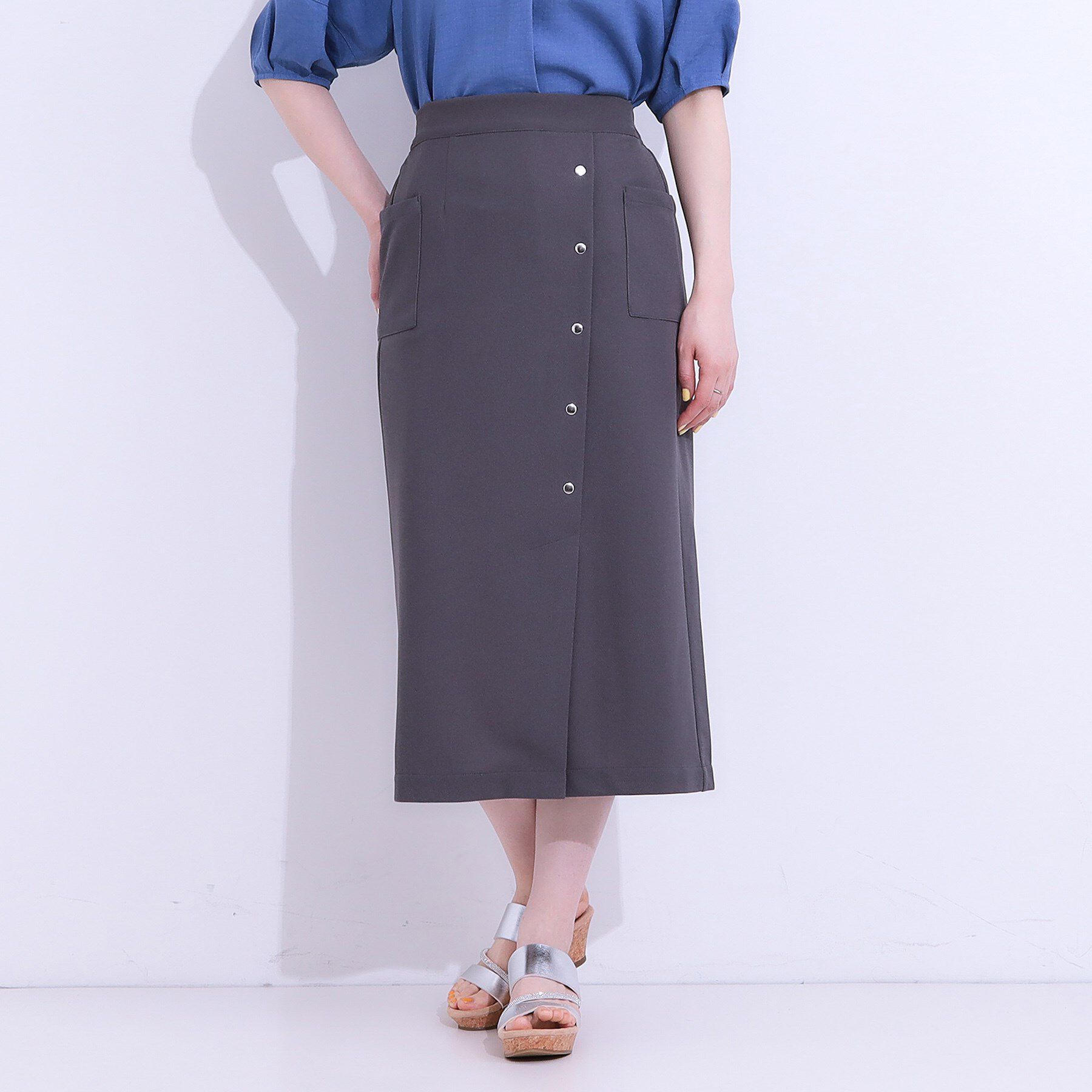 SHOO･LA･RUE「【S-LL】カジュアルにもきれいめにも ドット釦カーゴナロースカート」|スカート|