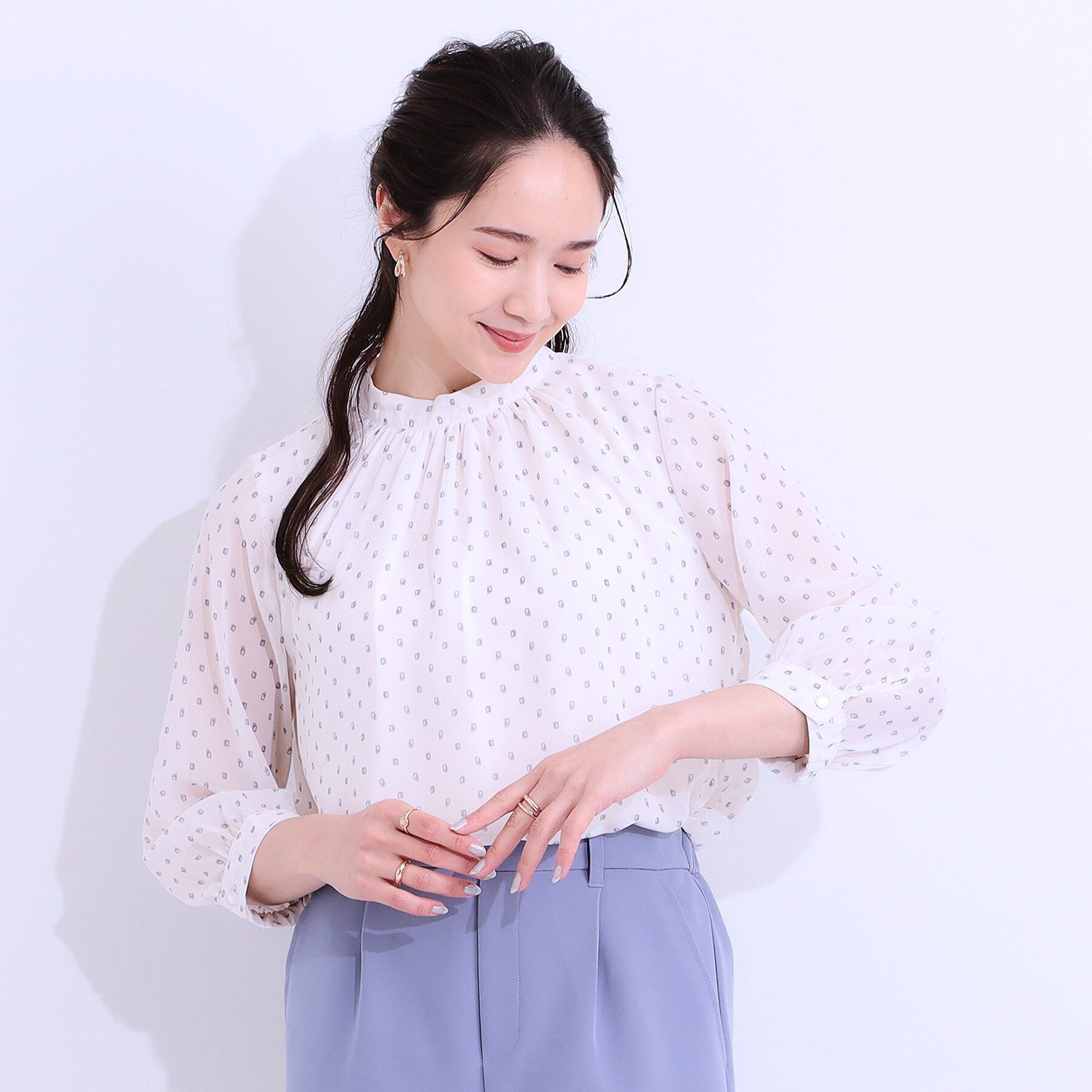 SHOO･LA･RUE「【S-LL】首元ギャザーが大人上品な シフォンブラウス」|シャツ・ブラウス|