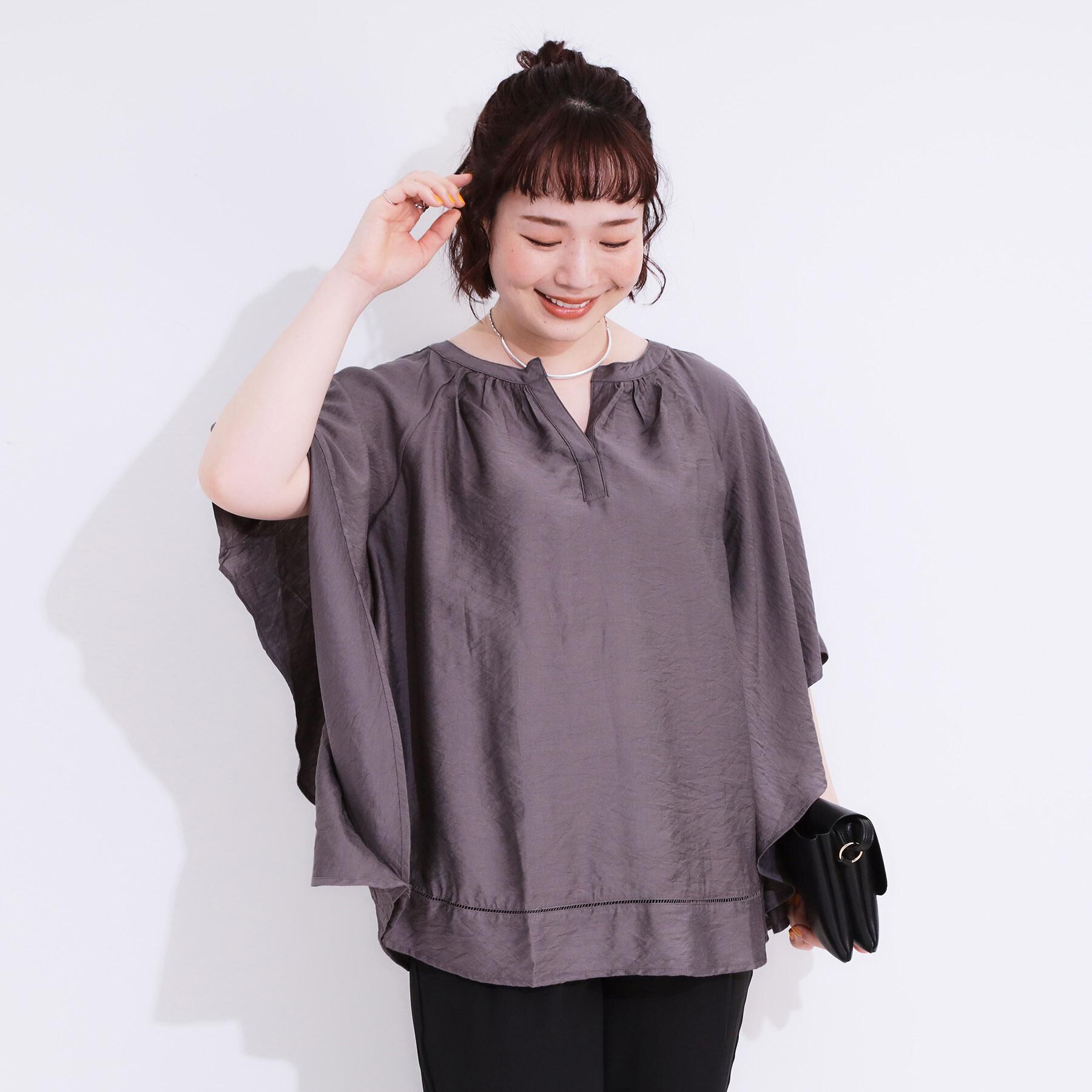 SHOO･LA･RUE「【洗える/ひんやり】涼しく体型カバー お袖フレア ドレープブラウス」|シャツ・ブラウス|