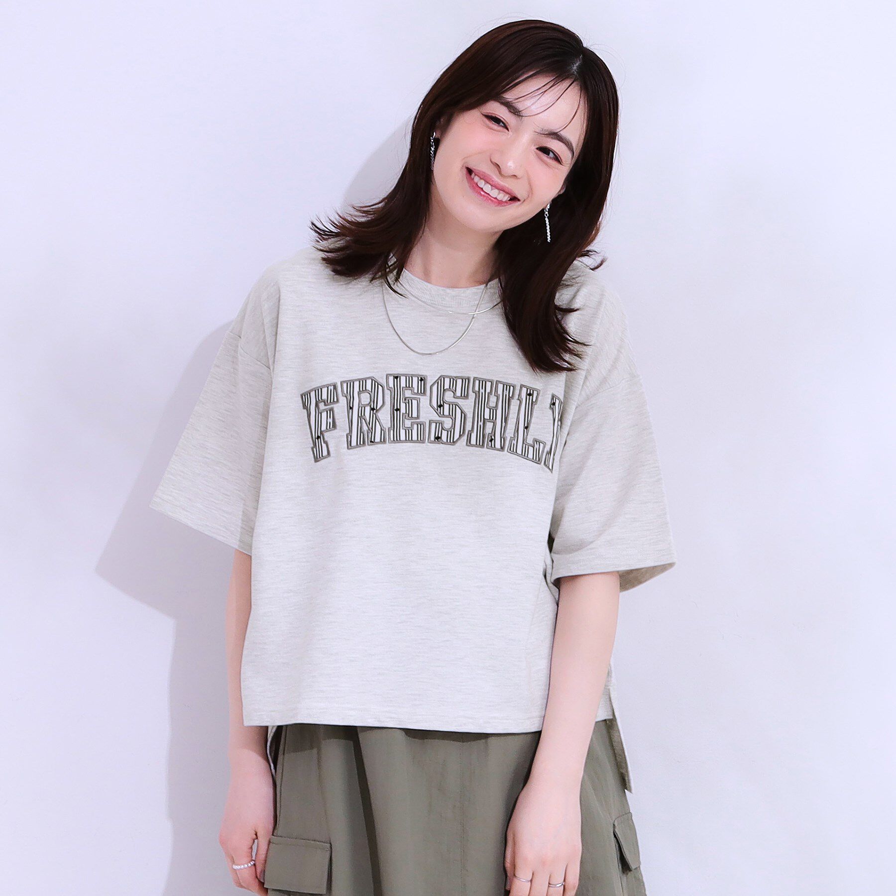 SHOO･LA･RUE「【S-LL】ゆるっと大人カジュアルに 柄ロゴアソート ミニ裏毛トップス」|Tシャツ・カットソー|