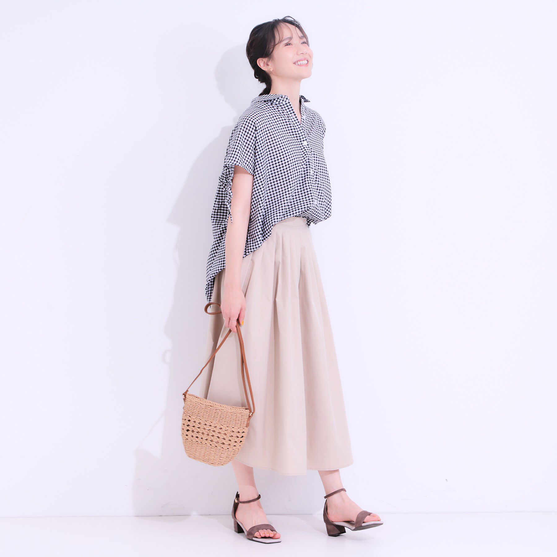 SHOO･LA･RUE「【S-LL/ひんやり】後ろ姿も抜かりなく インせず着られる バックギャザーシャツ」|シャツ・ブラウス|