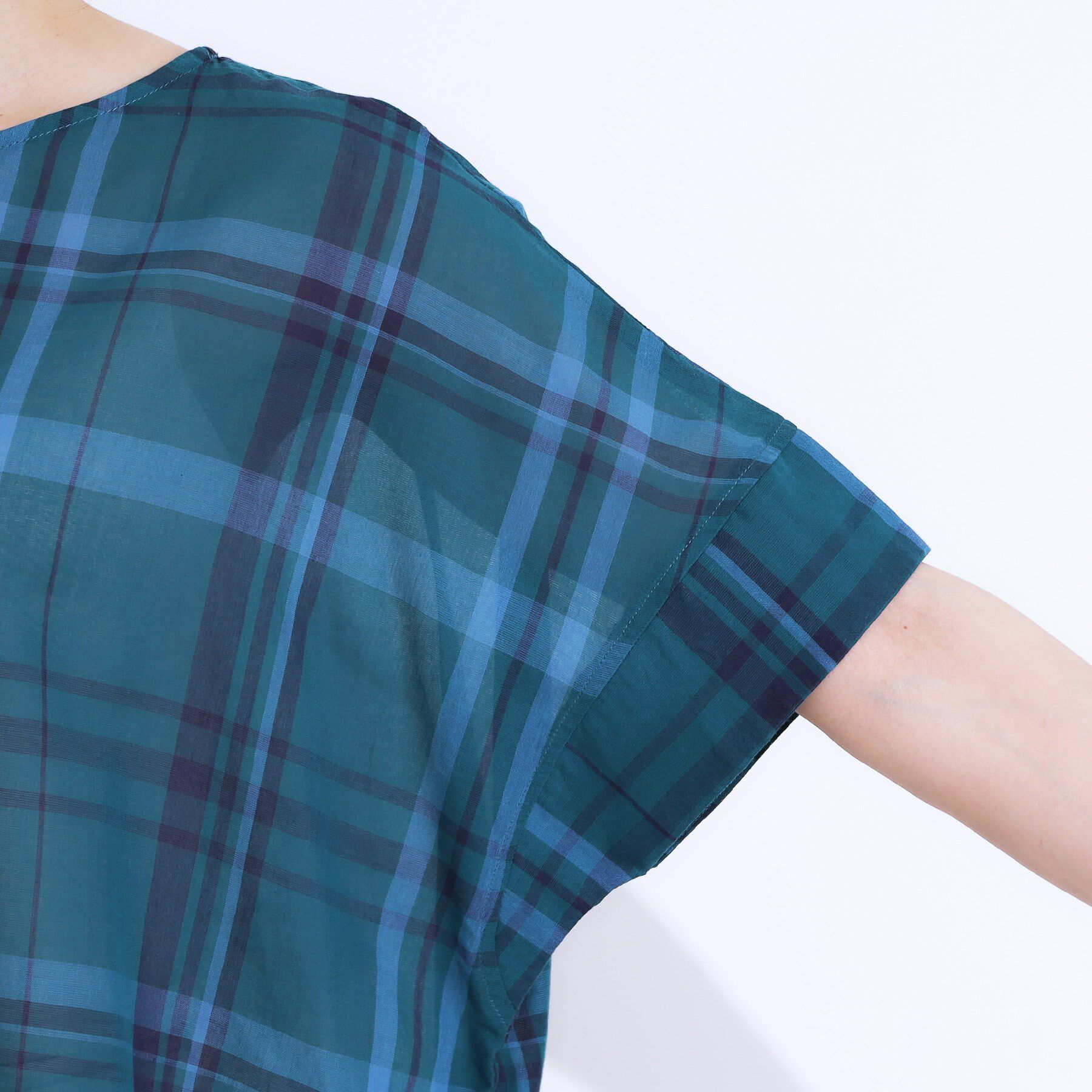 SHOO･LA･RUE「【S-LL/体型カバー】インせず着られる ポンチョシルエット シアーチェックブラウス」|シャツ・ブラウス|