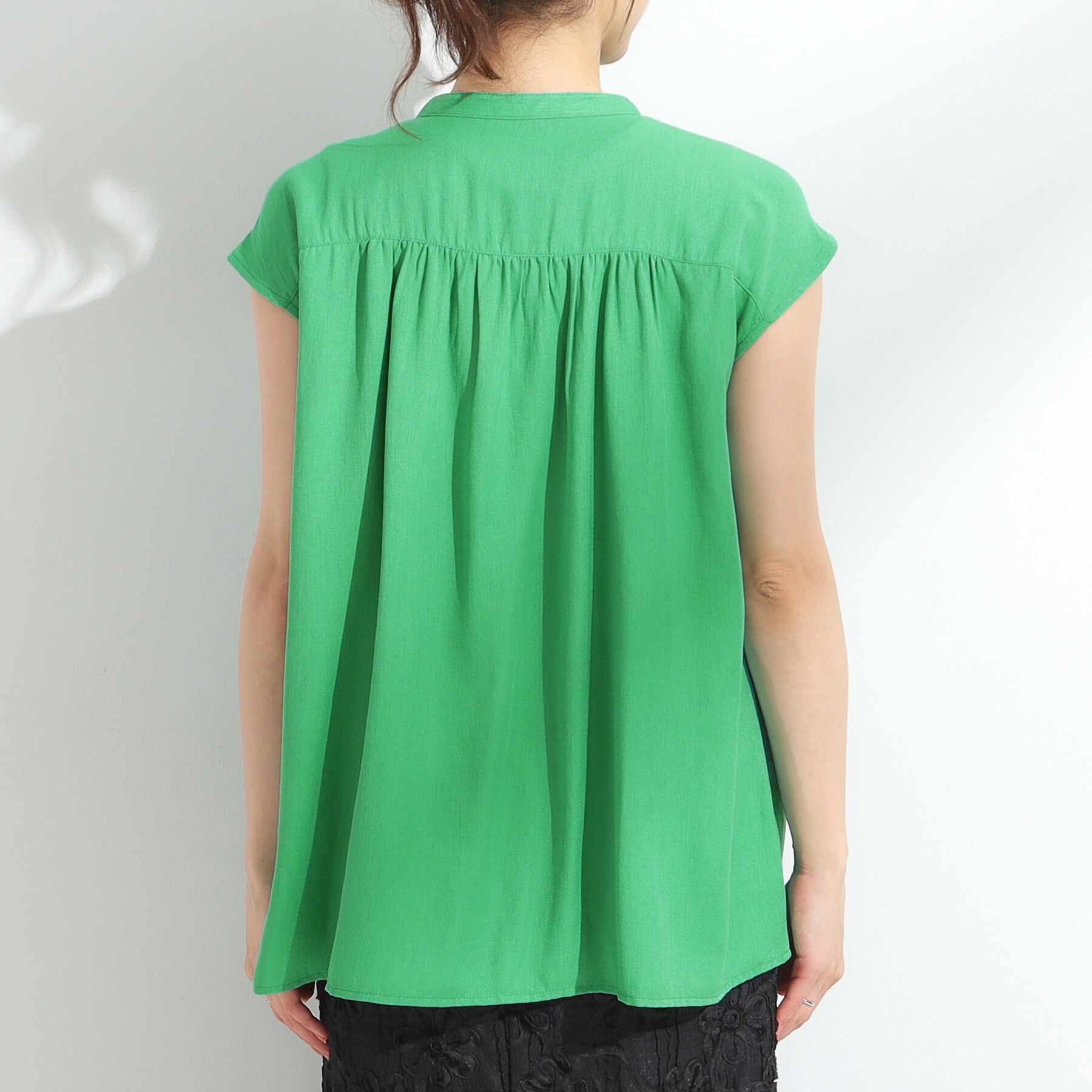 SHOO･LA･RUE「【S-LL/洗濯後しわになりにくい】上品にきれい見え スラブギャザーブラウス」|シャツ・ブラウス|