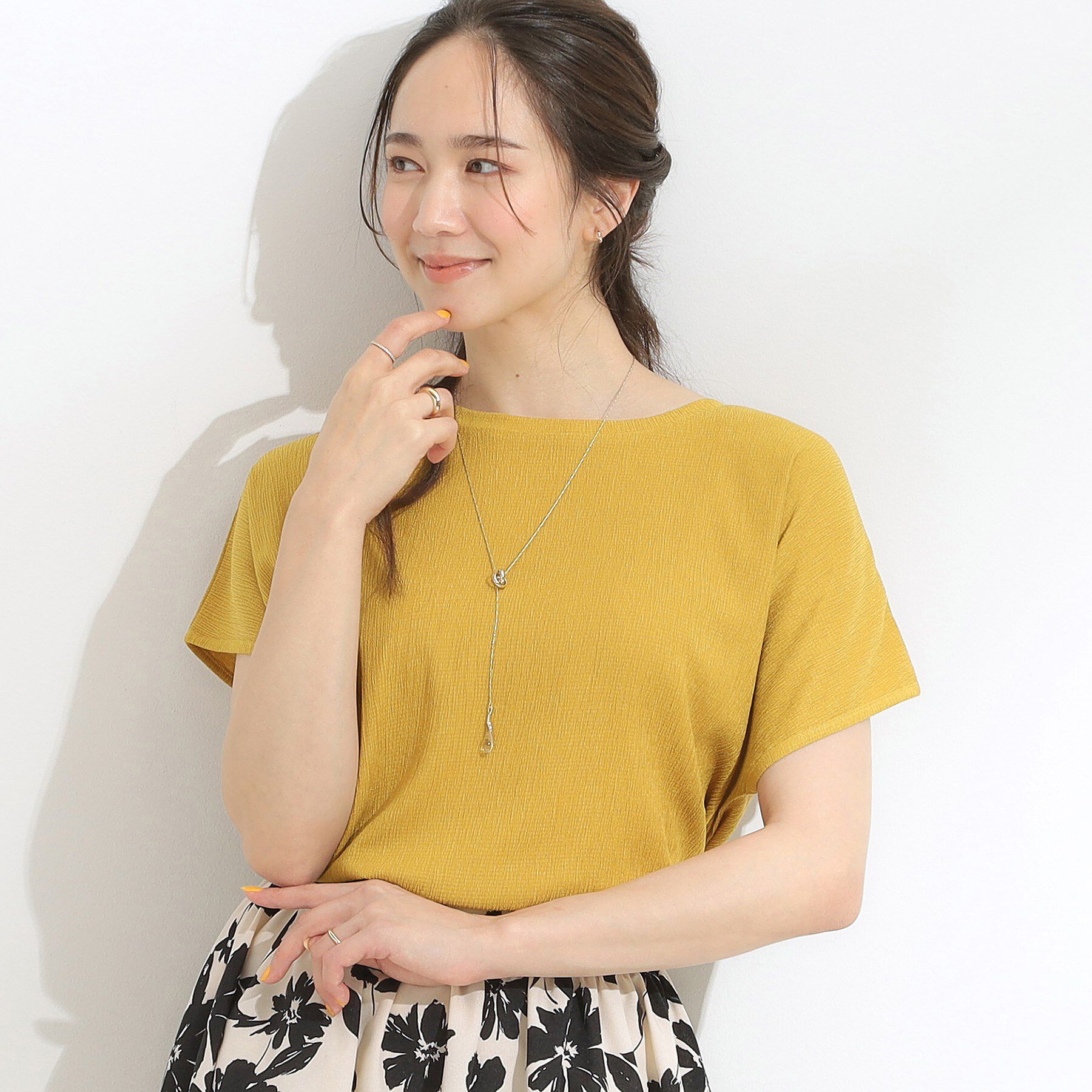 SHOO･LA･RUE「【S-LL】ブラウス見えする 軽やかな着心地の しぼしぼトップス」|Tシャツ・カットソー|マスタード(033)