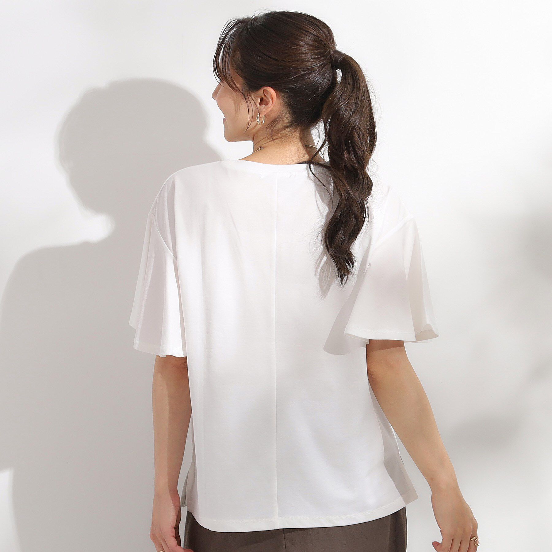 SHOO･LA･RUE「【S-LL/ひんやり/二の腕カバー】華やかさをプラスする お袖フリルTシャツ」|Tシャツ・カットソー|