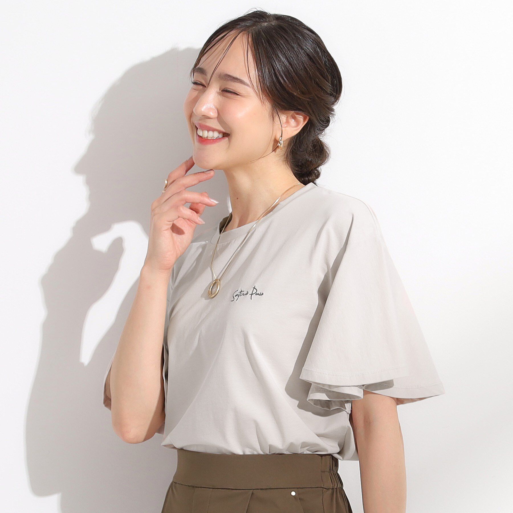SHOO･LA･RUE「【S-LL/ひんやり/二の腕カバー】華やかさをプラスする お袖フリルTシャツ」|Tシャツ・カットソー|