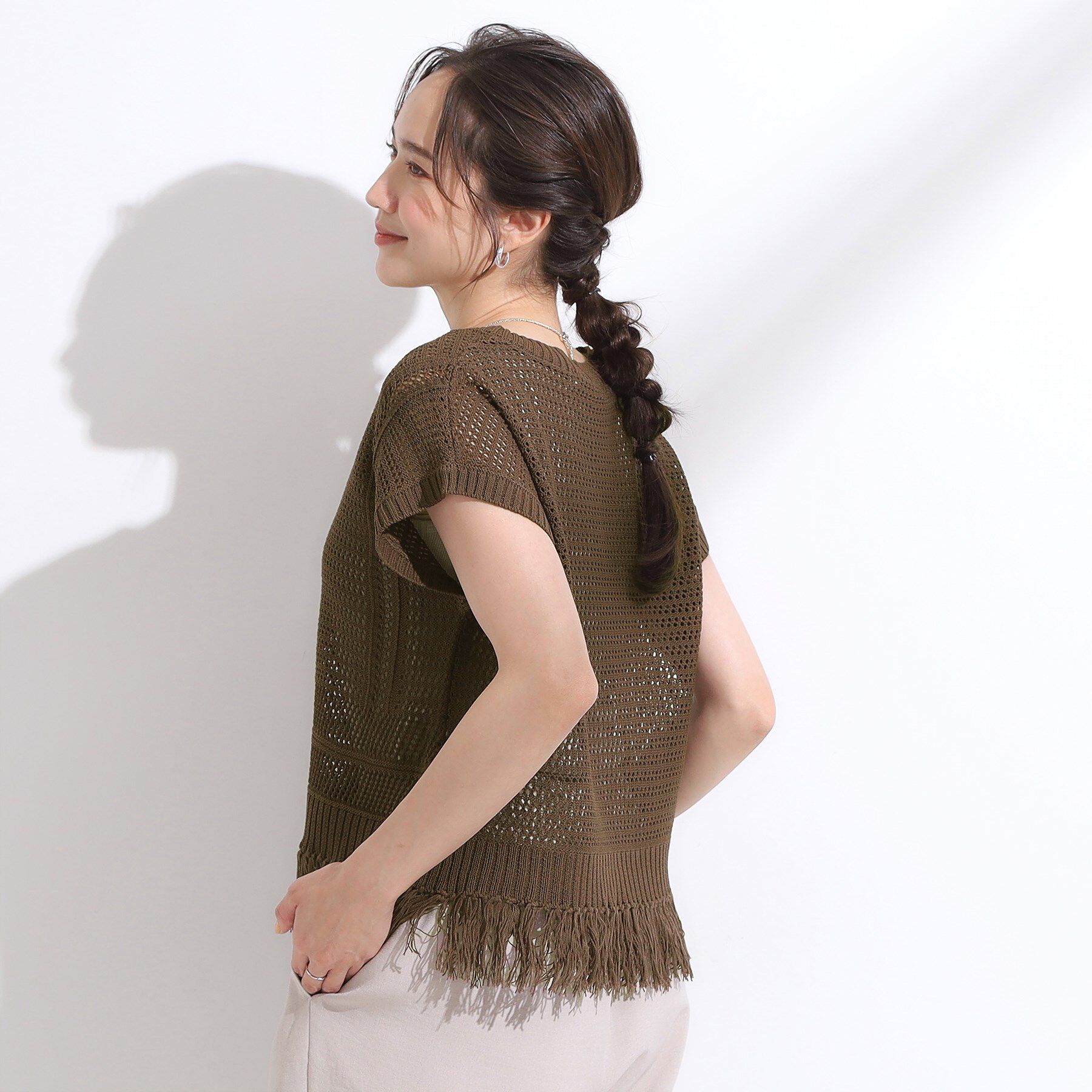 SHOO･LA･RUE「【S-LL】裾フリンジマクラメVネックニット」|ニット・セーター|