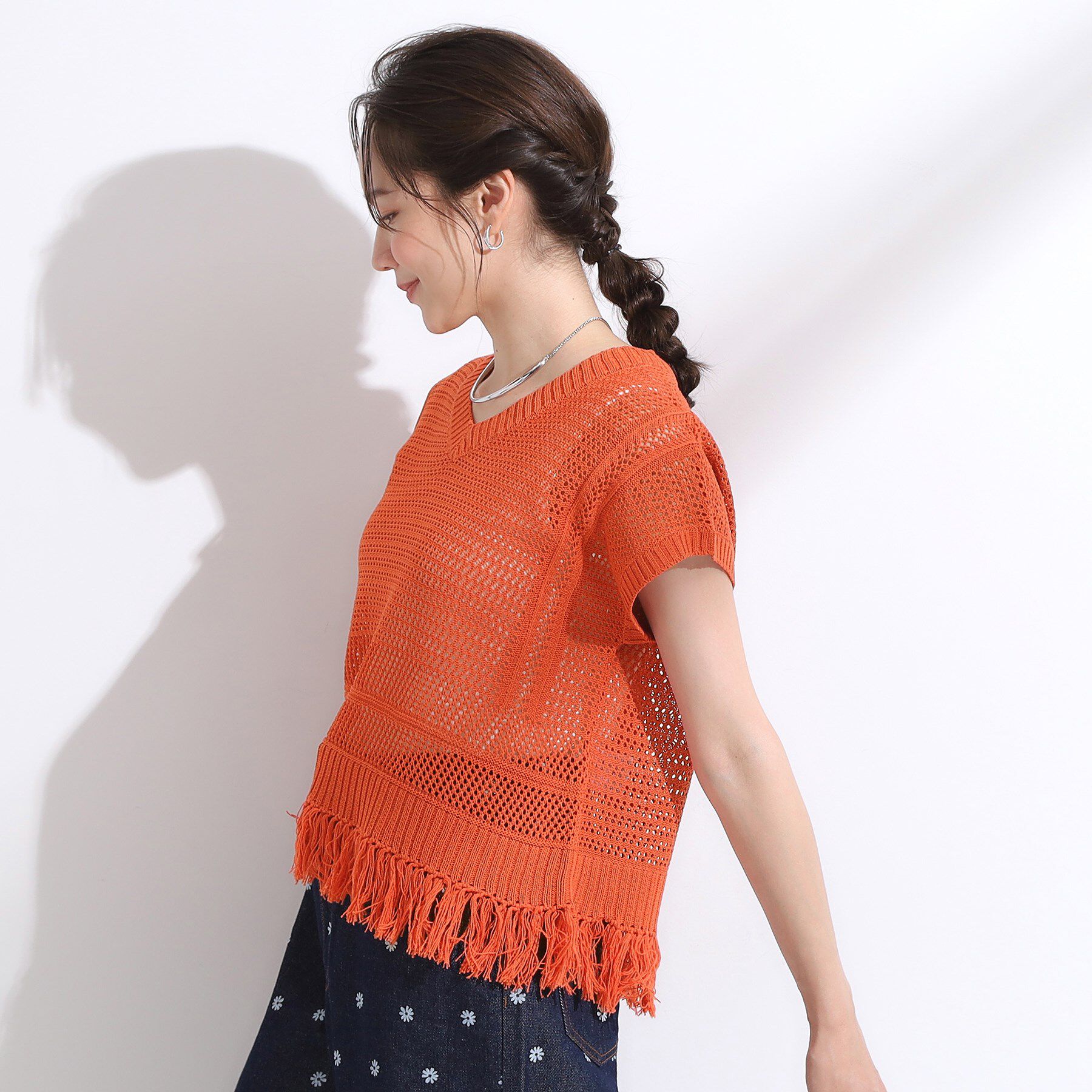 SHOO･LA･RUE「【S-LL】裾フリンジマクラメVネックニット」|ニット・セーター|