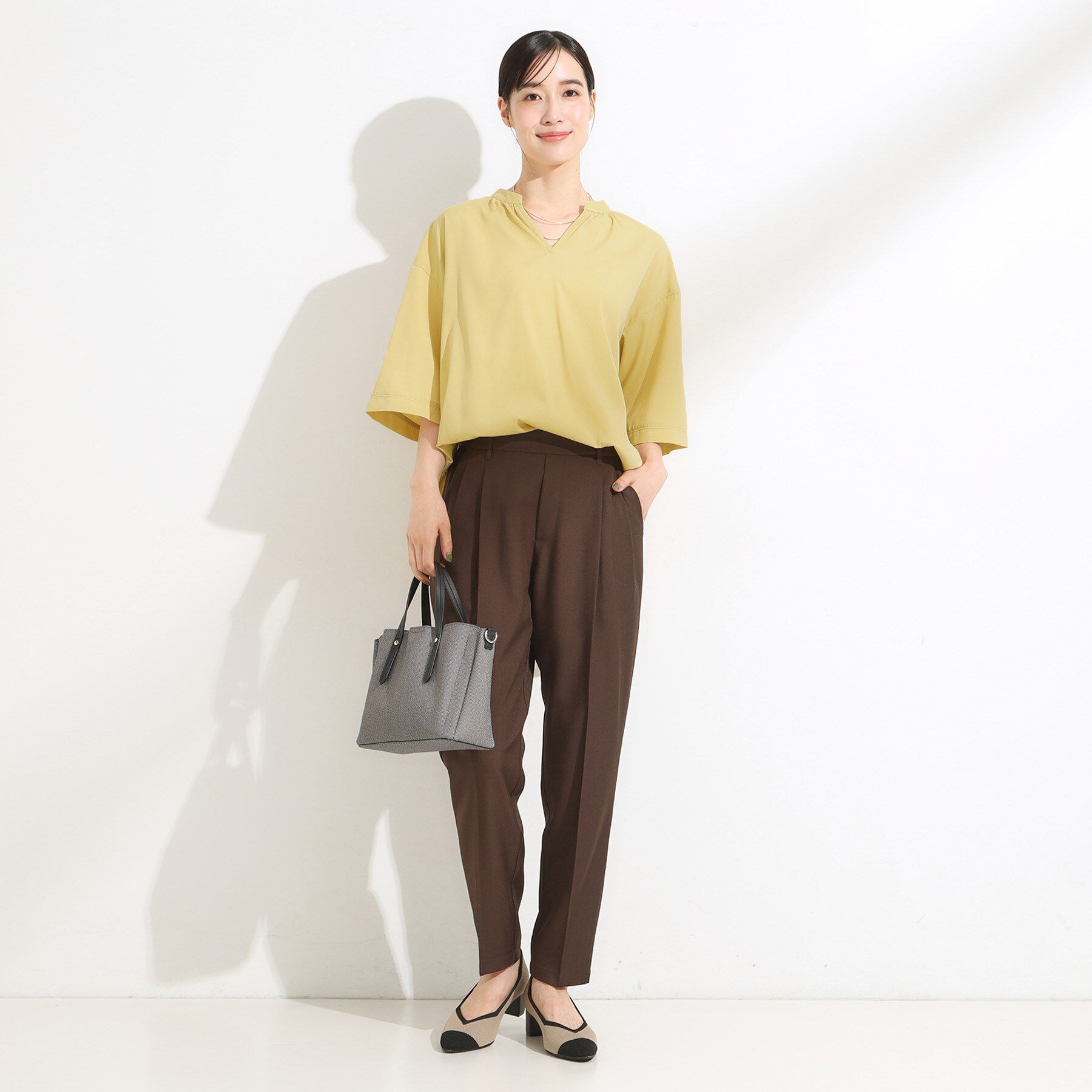 SHOO･LA･RUE「【S-LL/洗濯後しわになりにくい】バックギャザーがアクセント スッキパーブラウス」|シャツ・ブラウス|