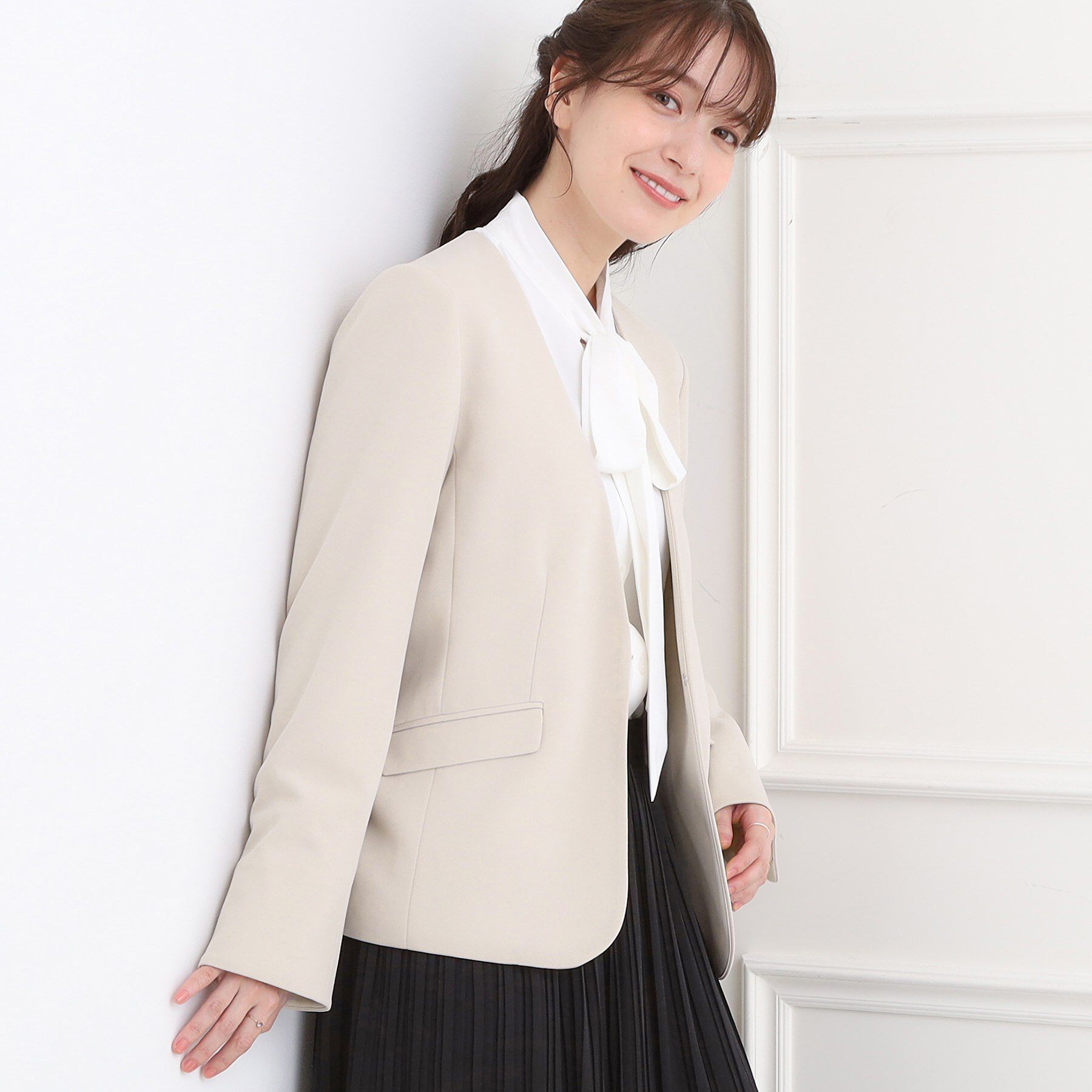 SHOO･LA･RUE「【洗濯機可/セットアップ可/S-3L】きちんと楽に。カットジョーゼットノーカラージャケット」|ノーカラージャケット|グレージュ(050)