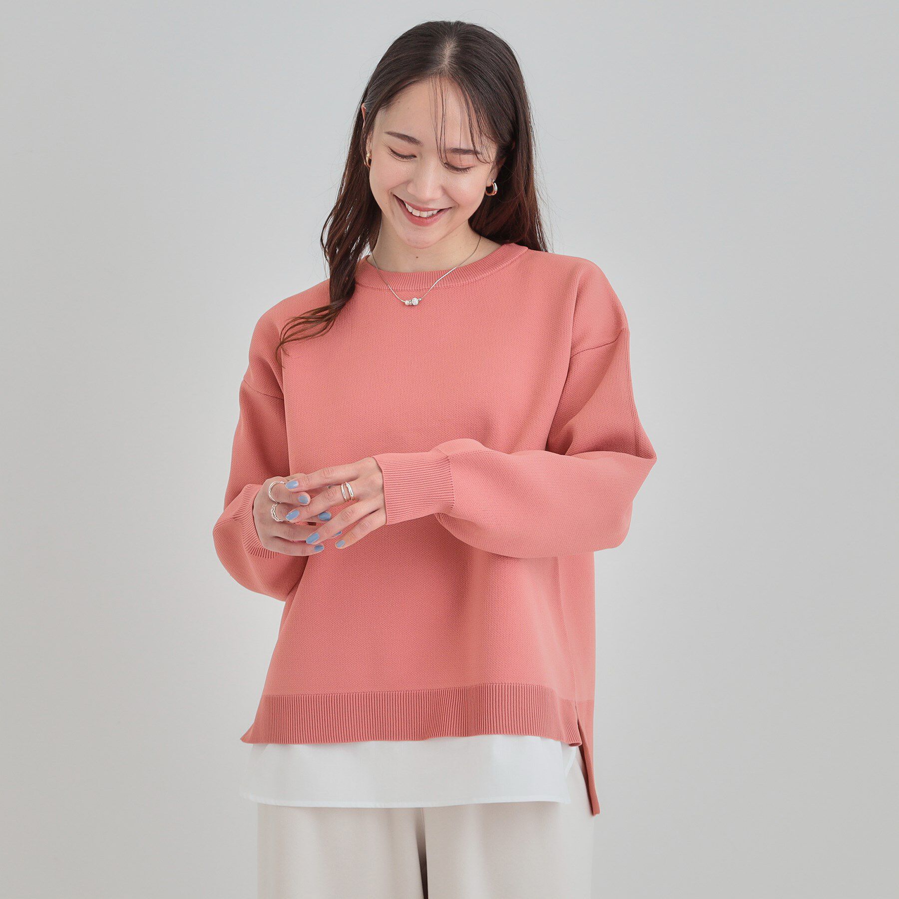 SHOO･LA･RUE「【高レビュー/洗濯機可/S-LL】さらに軽くなった スポンディッシュ裾フェイクトップス」|ニット・セーター|