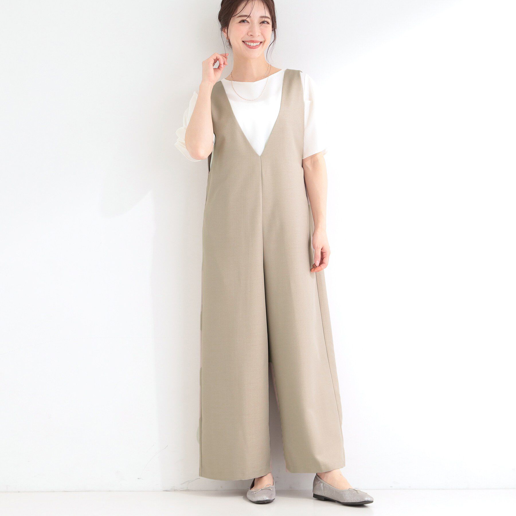 SHOO･LA･RUE「【洗濯後しわになりにくい/S-LL】ゆったりらくちんきれい見え　シンプルだから使いやすい 大人のオー」|オールインワン|ベージュ(052)