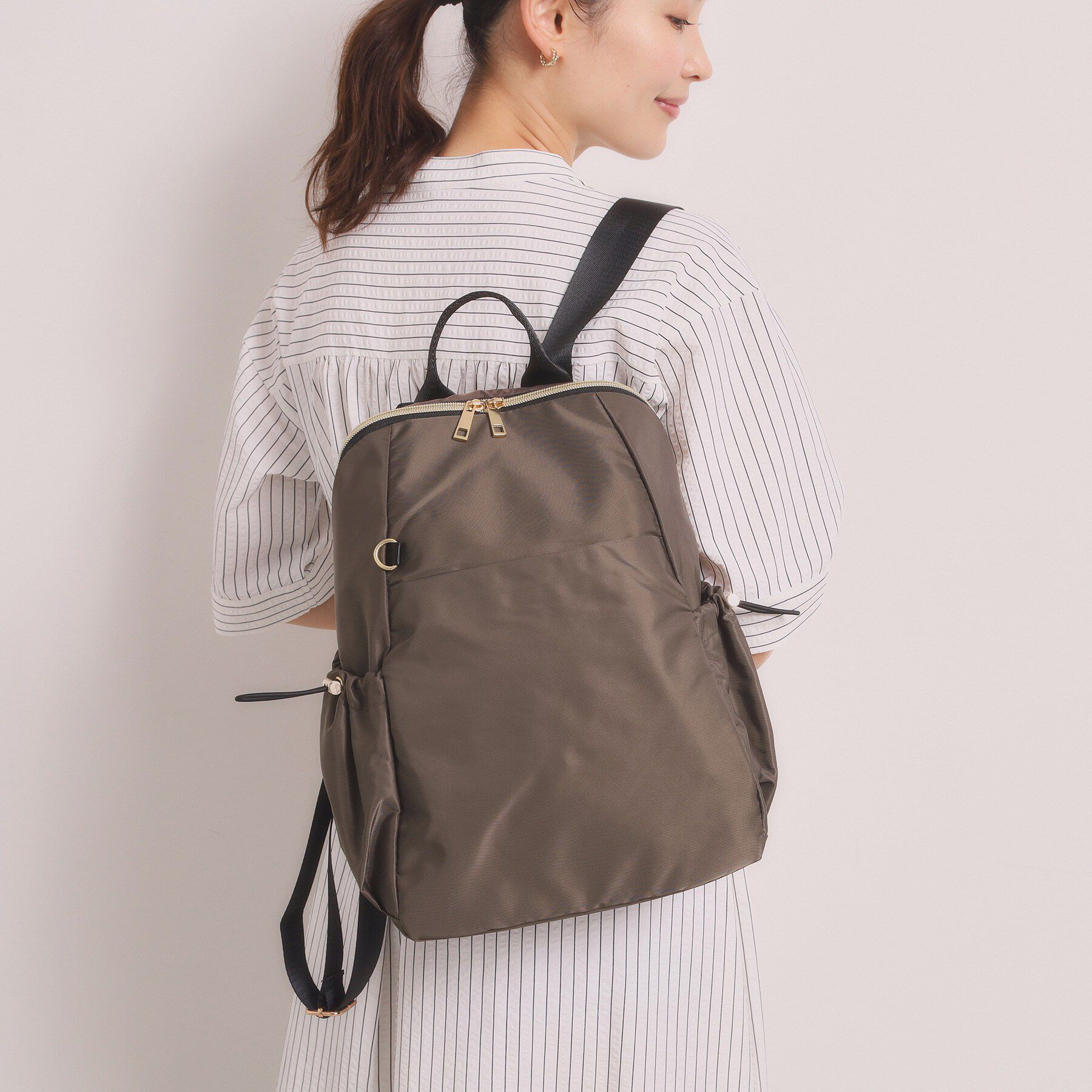 ITS&rsquo;DEMO「ドローラA4リュック」|リュック|チャコールグレー(0