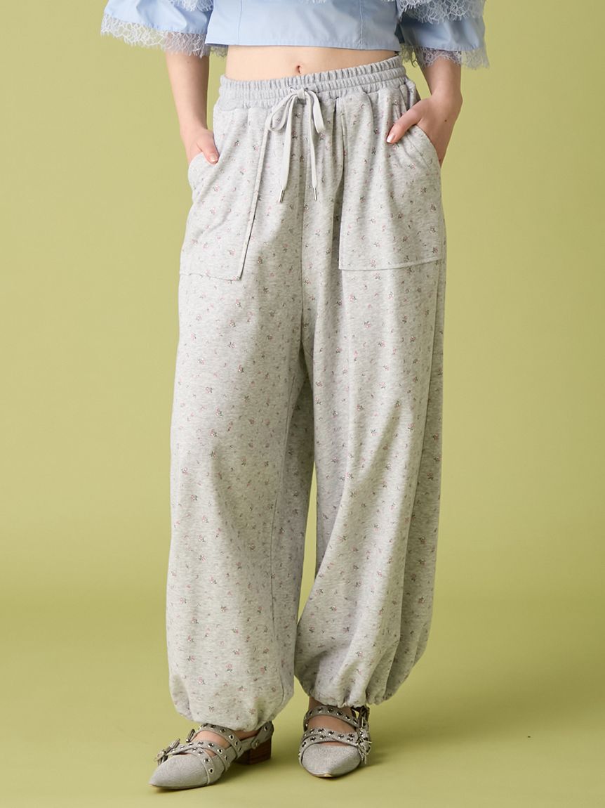 FURFUR「【限定カラー】ミニフラワープリントスウェットパンツ」|チノ|