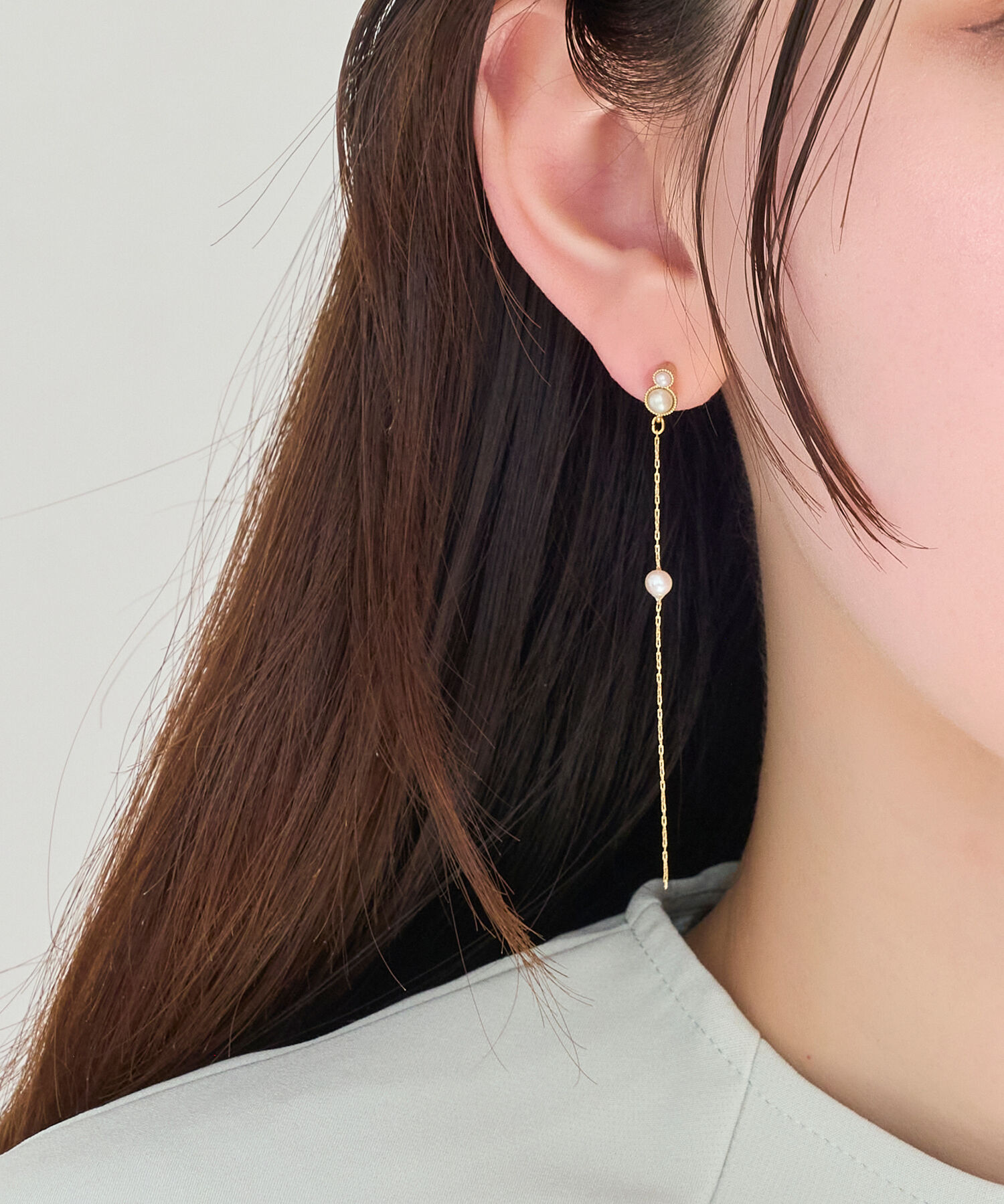 Phoebe「【痛くないシリーズ】ルミナスパールロングライトフィットイヤリング　ゴールド」|イヤリング|ゴールド