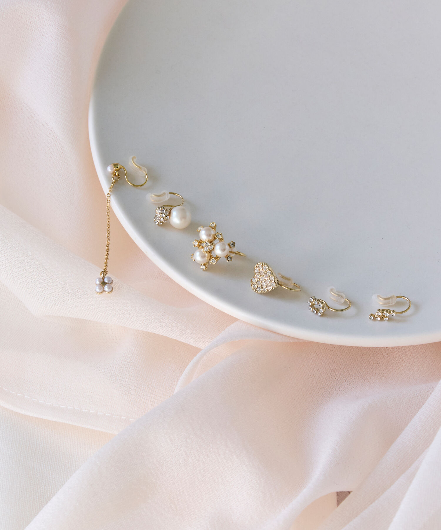 Phoebe「【痛くないシリーズ/金属アレルギー対応】パールブーケライトフィットイヤリング　小粒パール」|イヤリング|