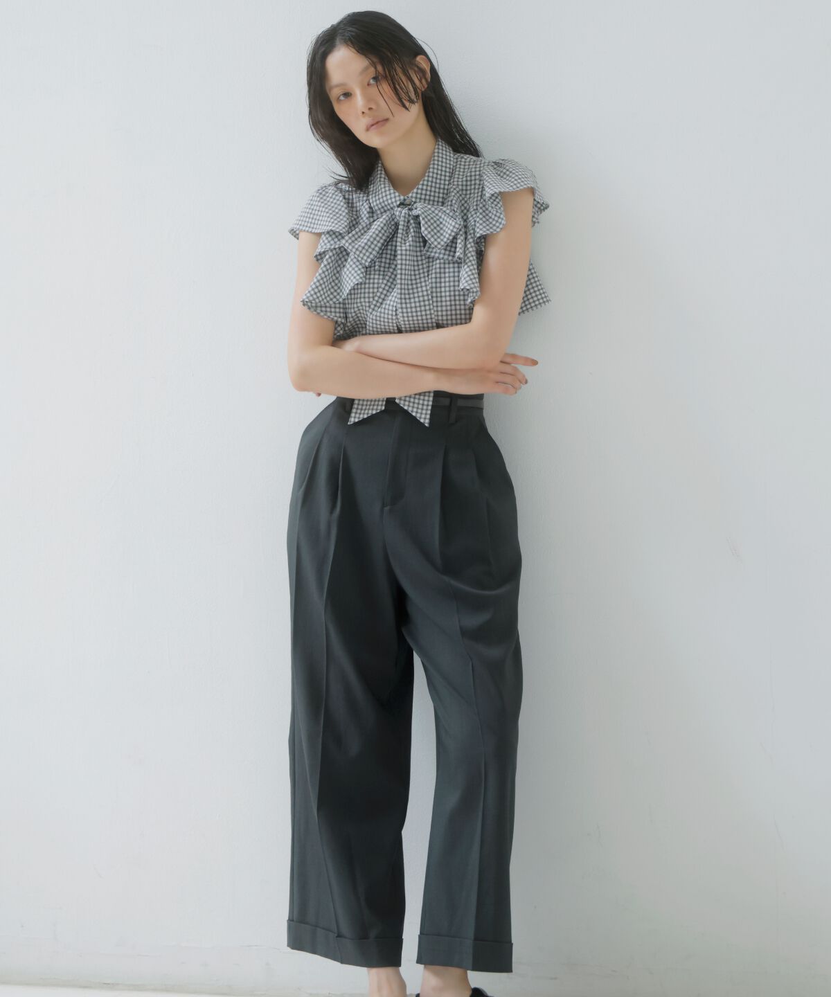 アンドクチュール「ギンガムサッカーフリルブラウス」|シャツ・ブラウス|