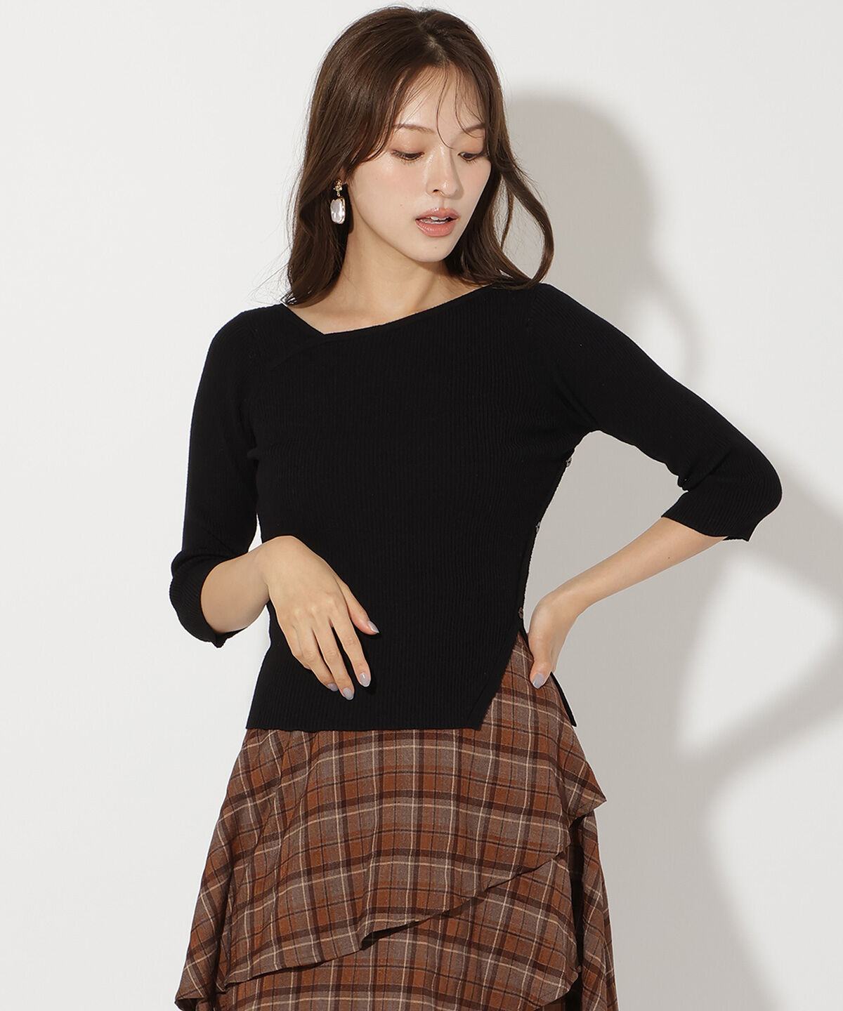 アンドクチュール「アシメVネック7分袖プルオーバー」|ニット・セーター|ブラック