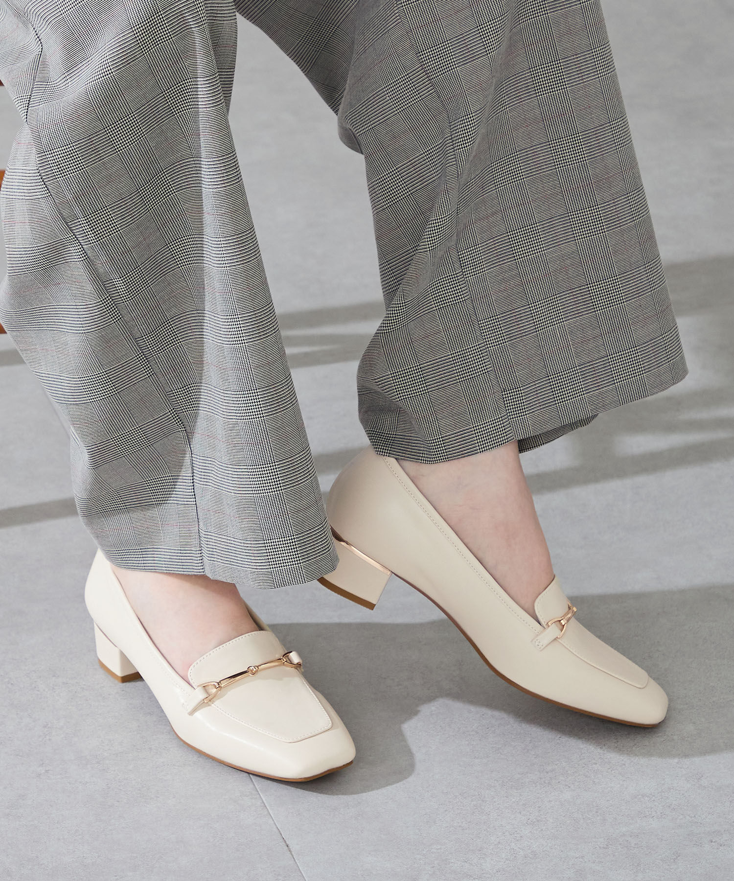 WA Oriental TRaffic「メタリックラインビット ヒール ローファー /52301 通勤靴 オフィス」|パンプス|BEIGE