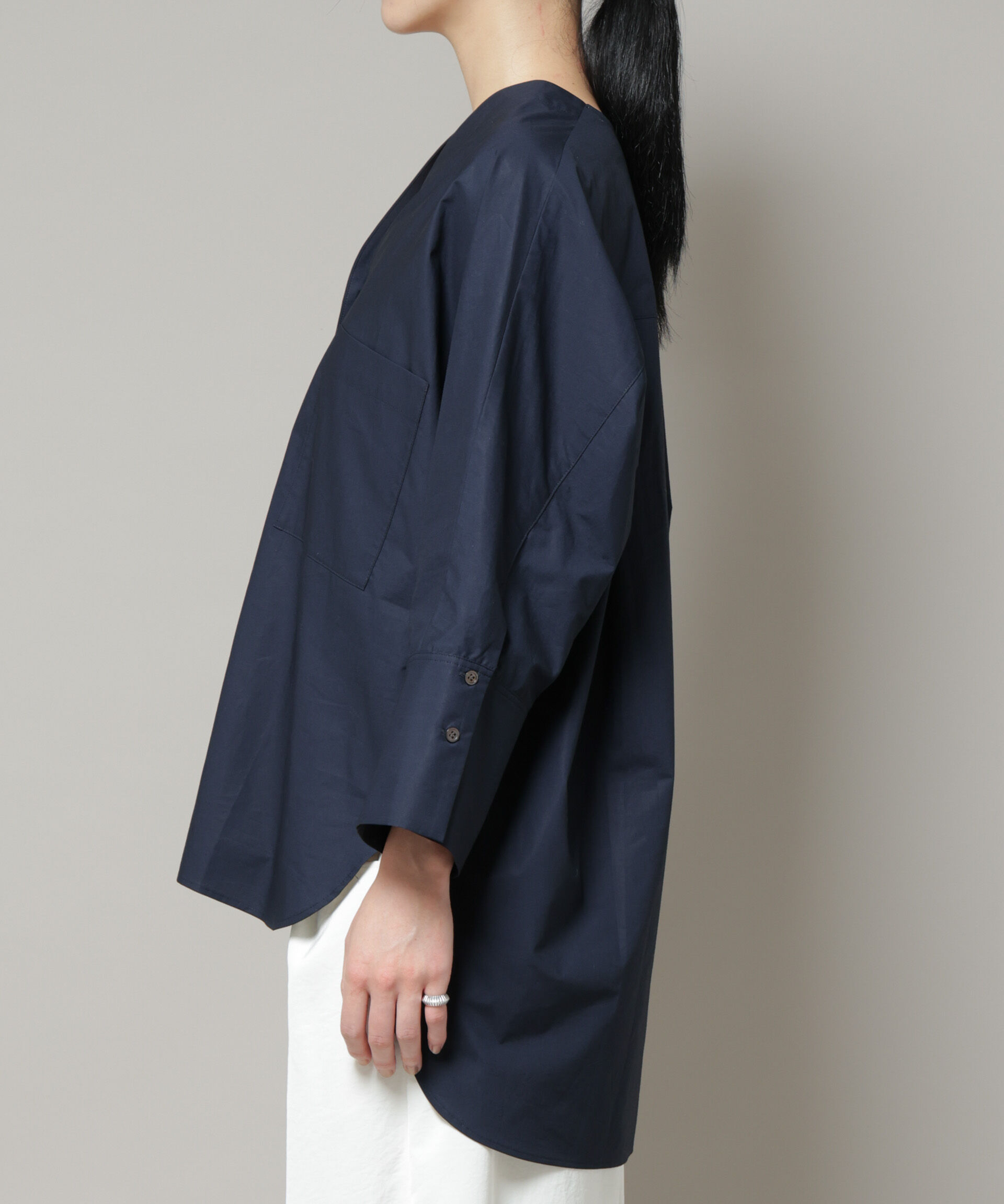 nano･universe「Vネックオーバーサイズシャツ」|シャツ・ブラウス|