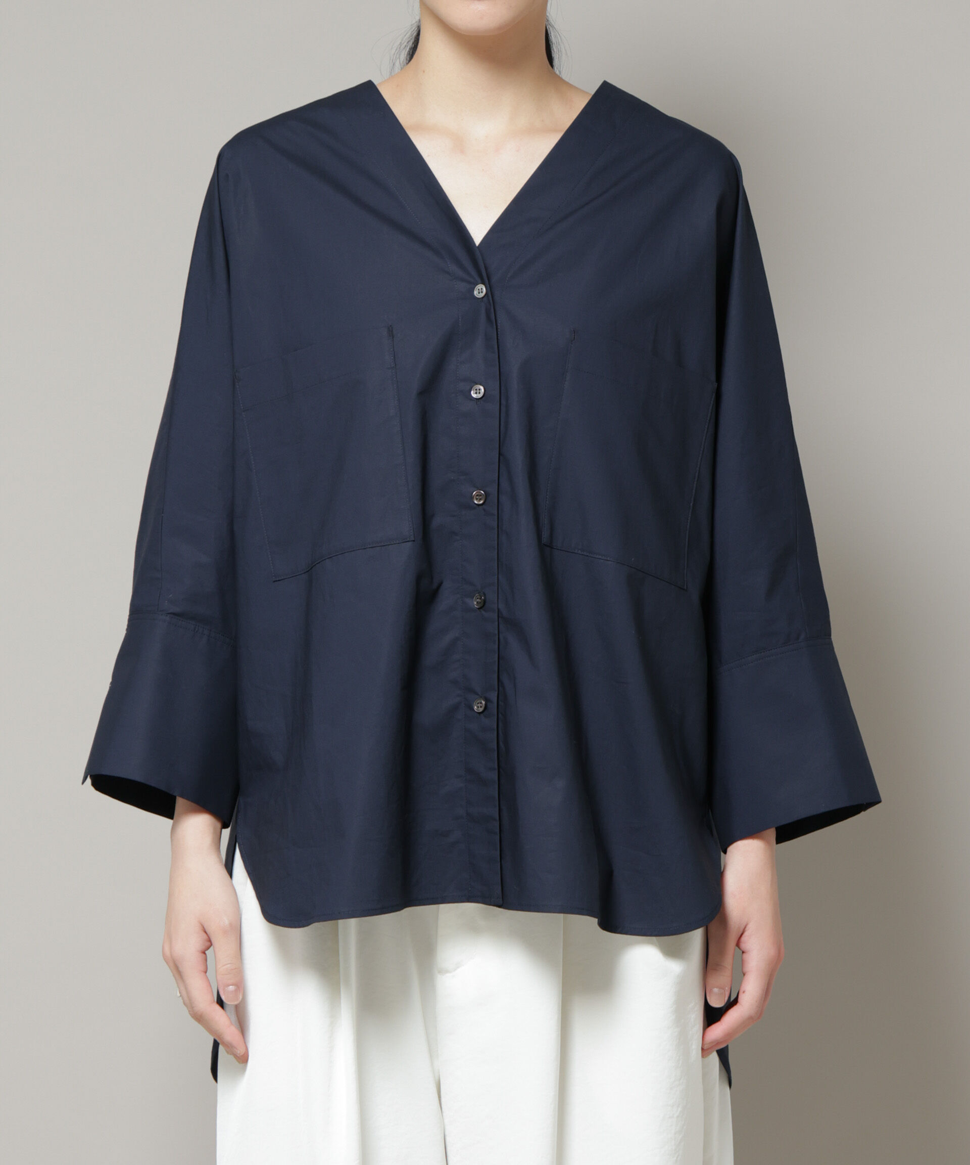 nano･universe「Vネックオーバーサイズシャツ」|シャツ・ブラウス|