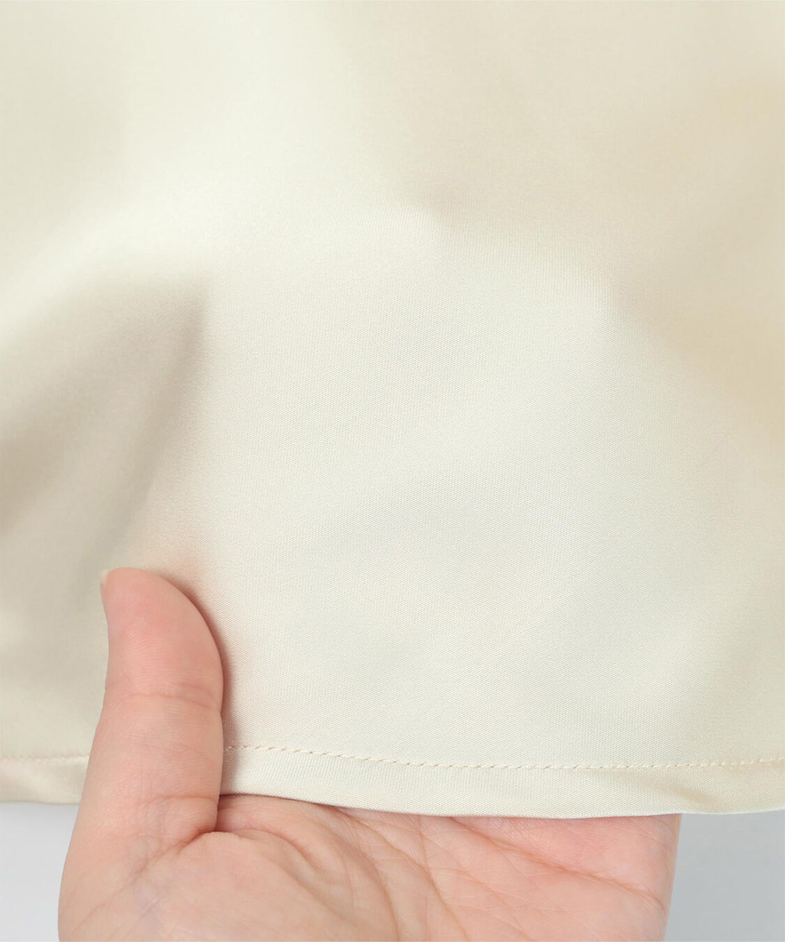 ur's「サテンイージードレープパンツ」|スラックス|