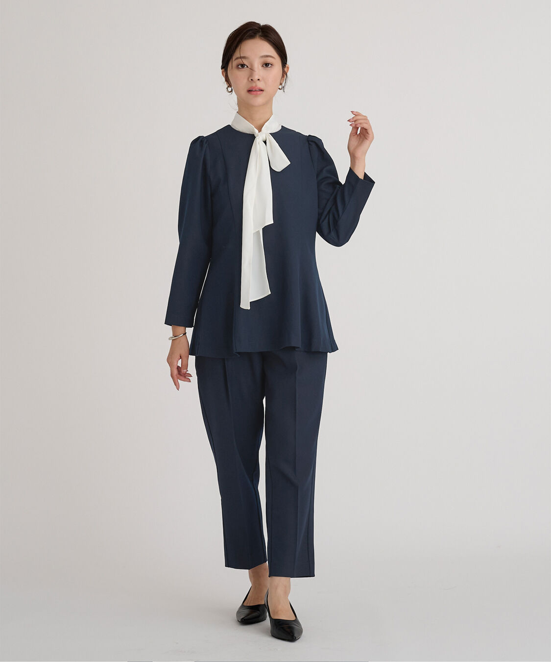 ur's「1タックセンタープレスコクーンパンツ」|スラックス|