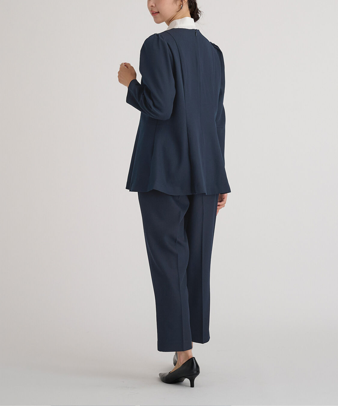 ur's「1タックセンタープレスコクーンパンツ」|スラックス|