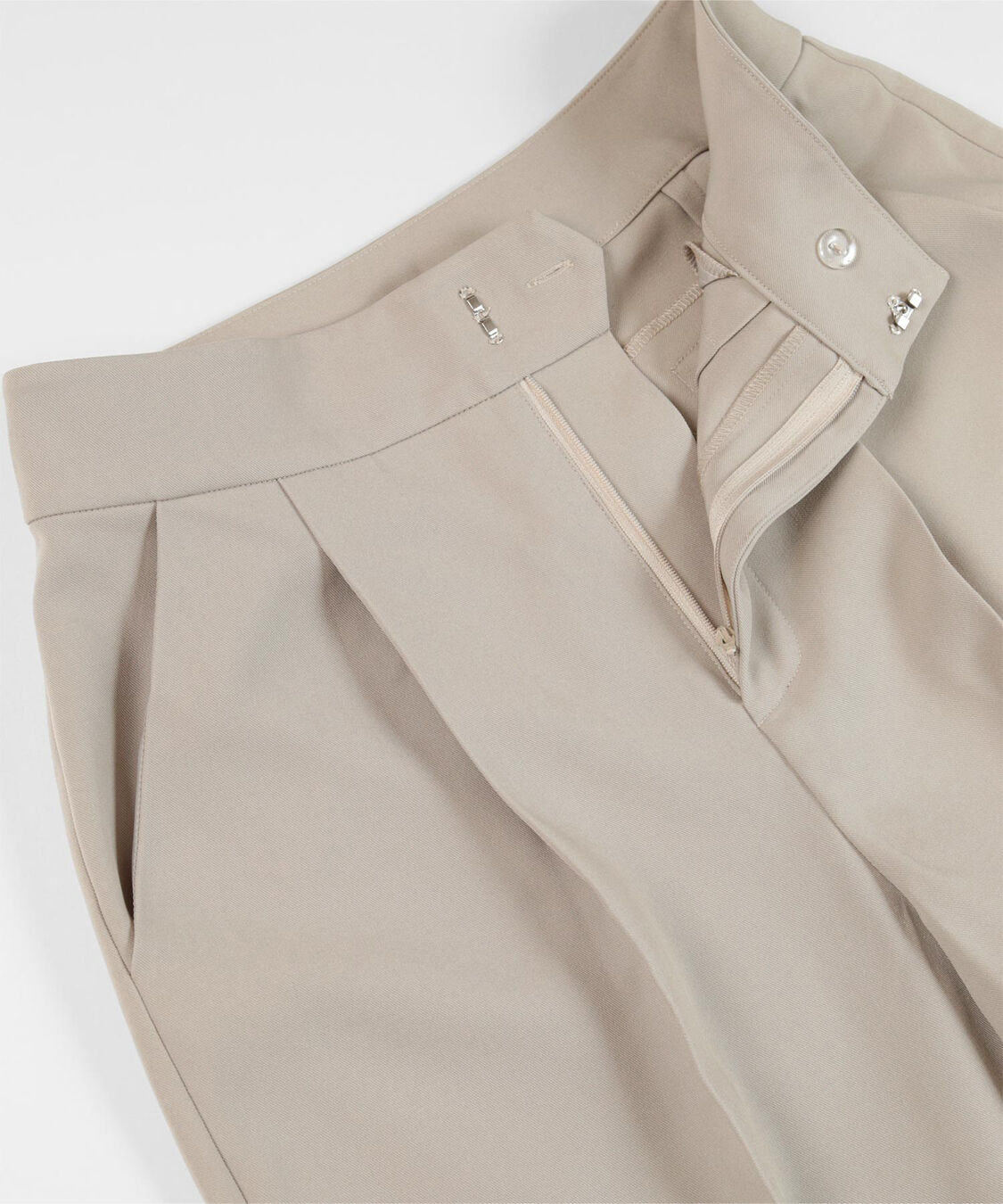 ur's「1タックセンタープレスコクーンパンツ」|スラックス|